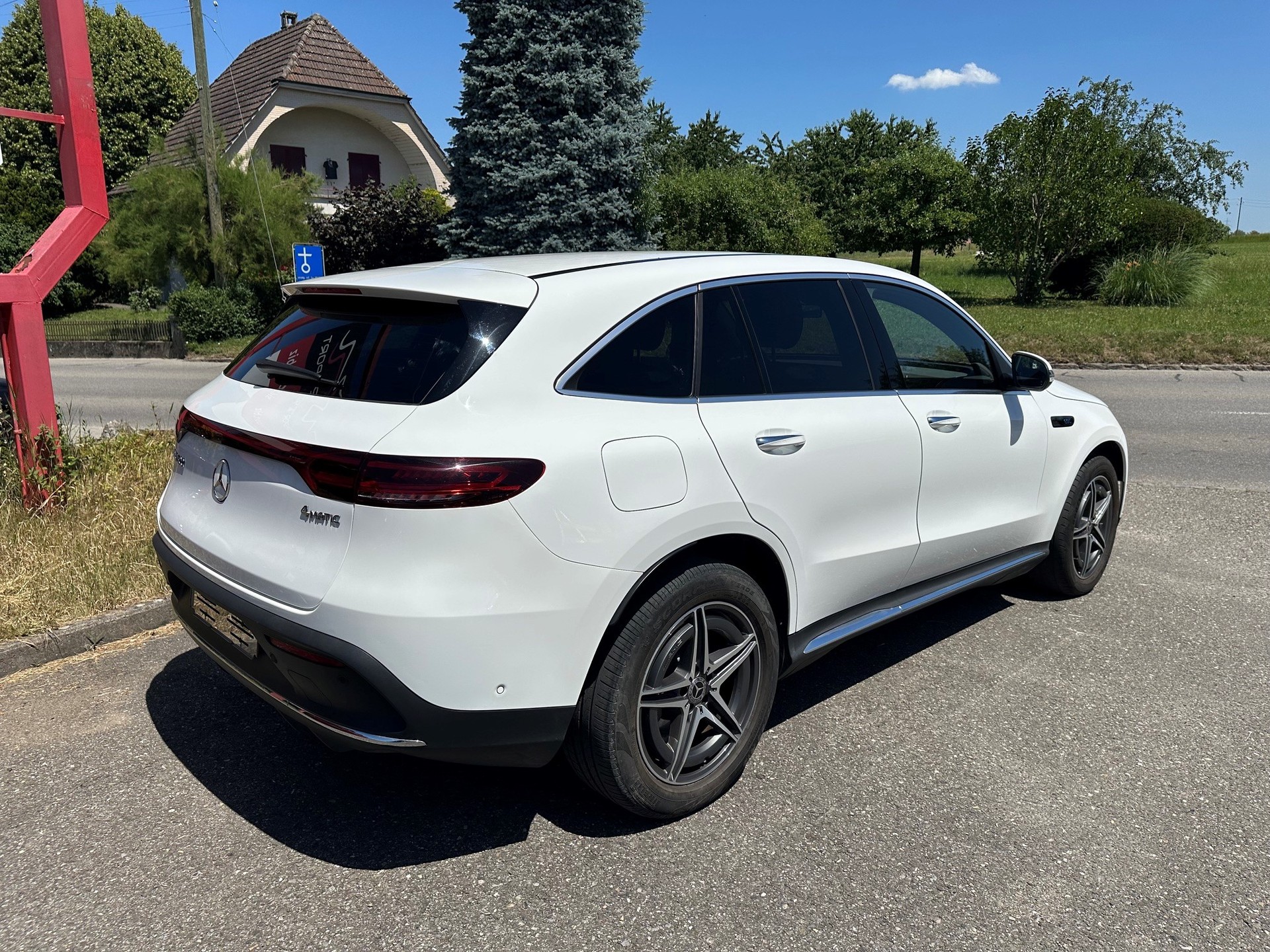 MERCEDES-BENZ EQC 400 AMG Line 4Matic-image-3