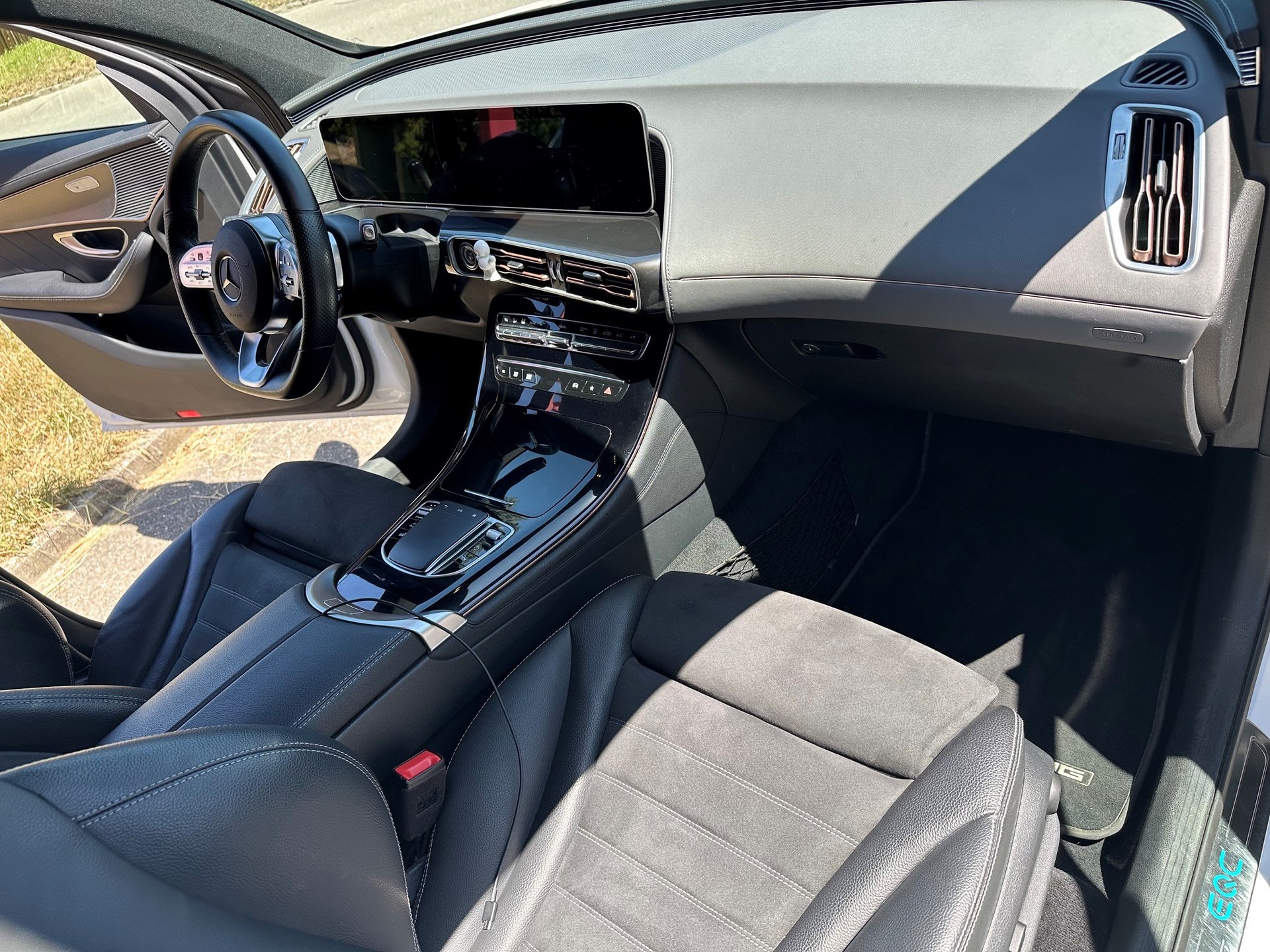 MERCEDES-BENZ EQC 400 AMG Line 4Matic-image-6