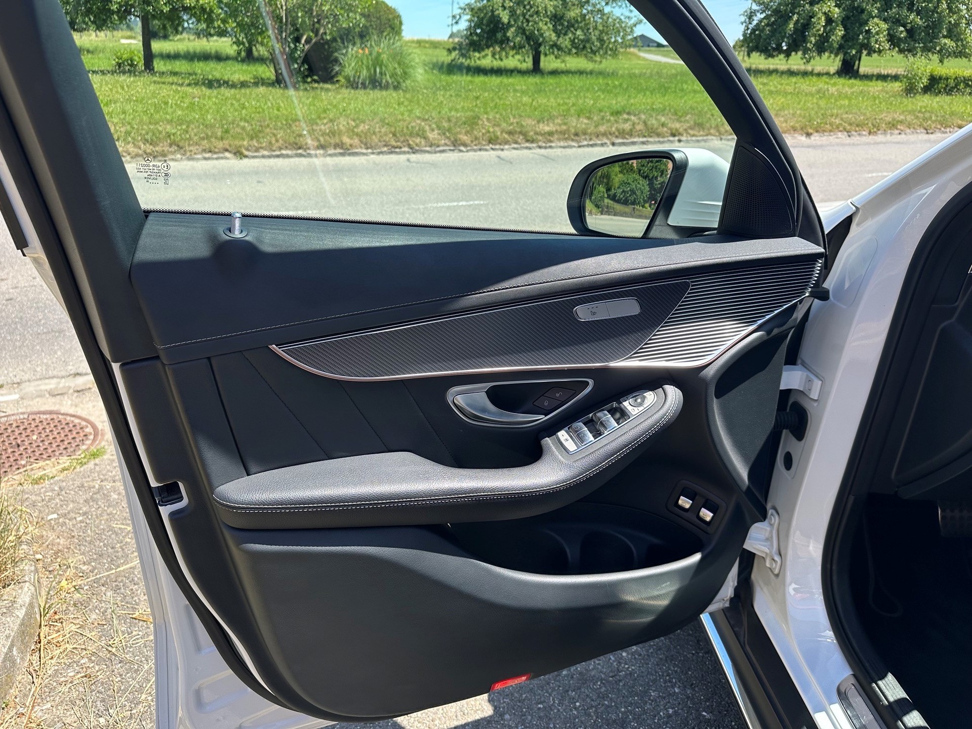 MERCEDES-BENZ EQC 400 AMG Line 4Matic-image-4