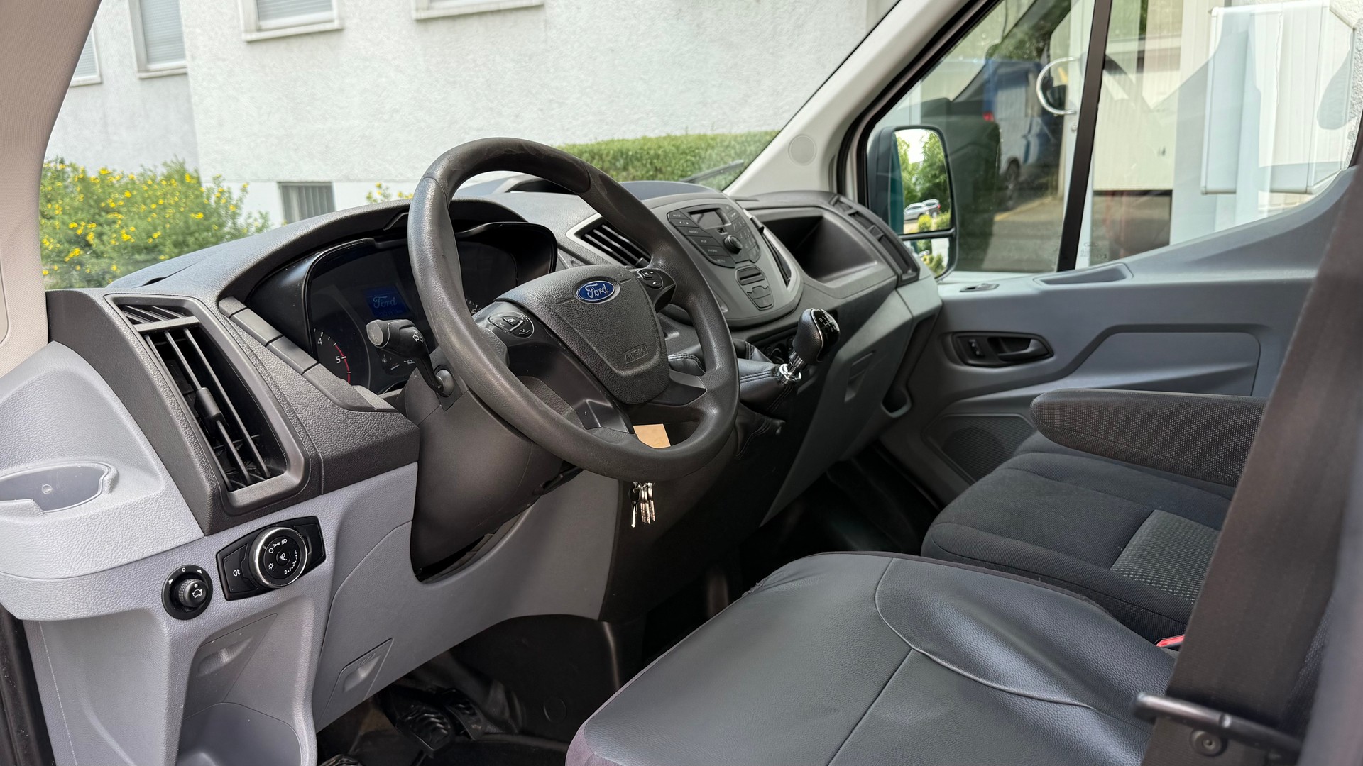 FORD Transit 350 L2H1 Ambiente RWD-image-11