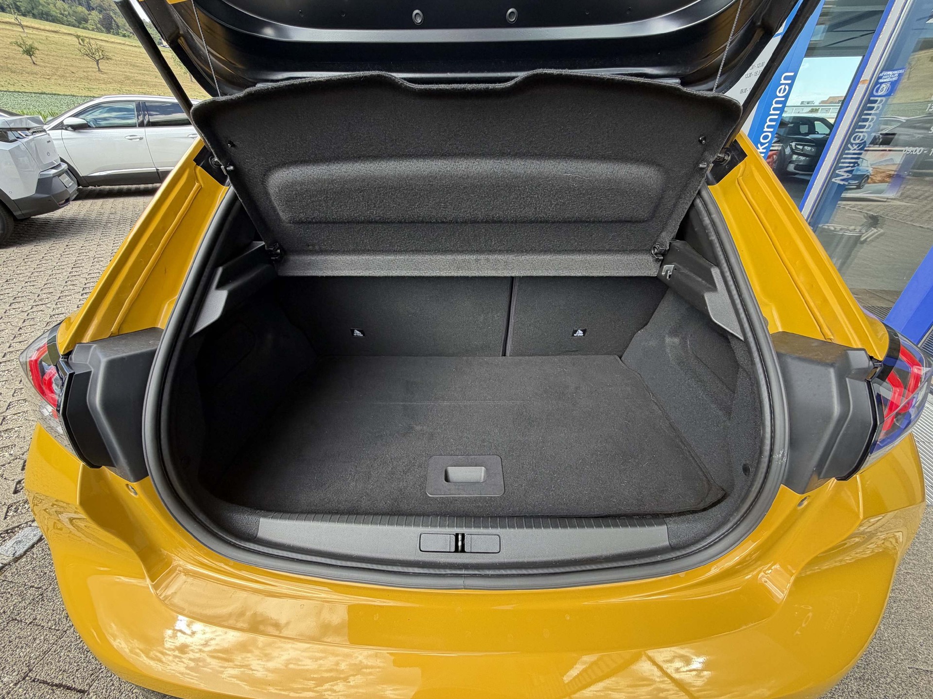 PEUGEOT 208 e-GT Pack *Full Option*-image-10
