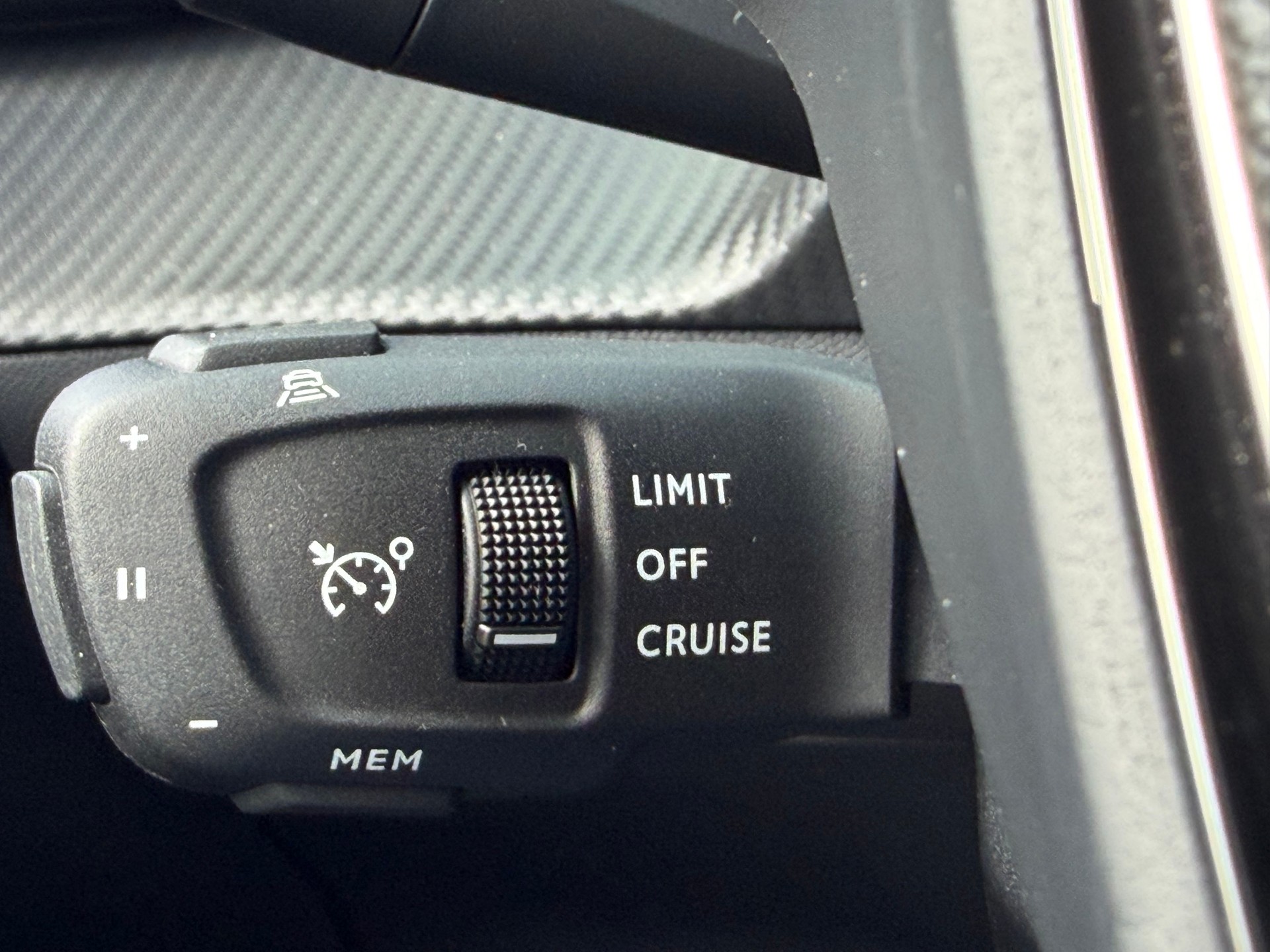 PEUGEOT 208 e-GT Pack *Full Option*-image-8