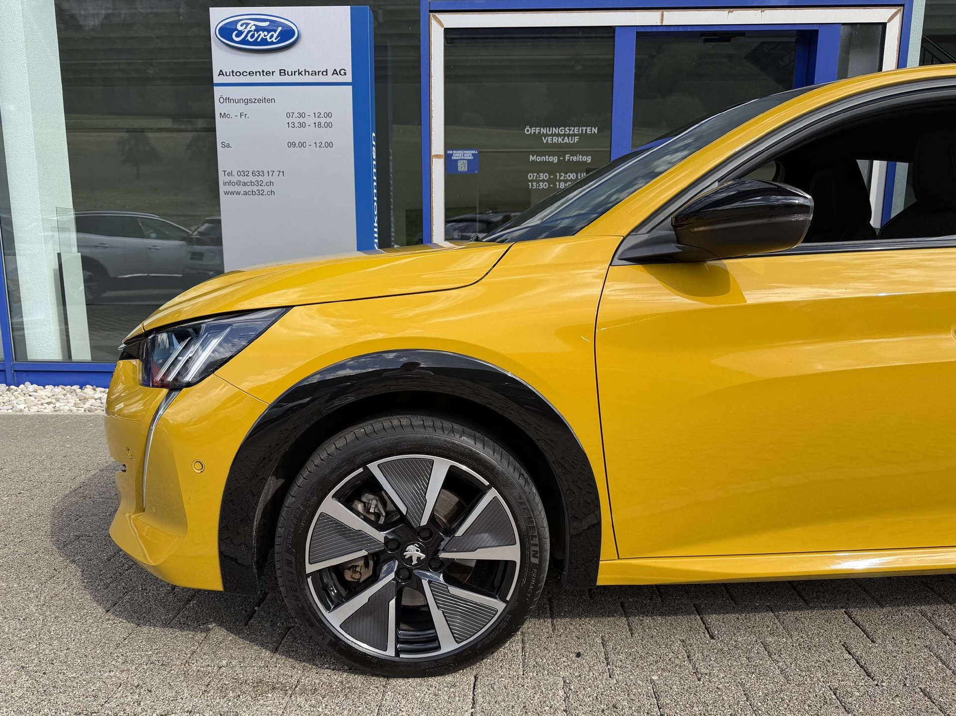 PEUGEOT 208 e-GT Pack *Full Option*-image-12