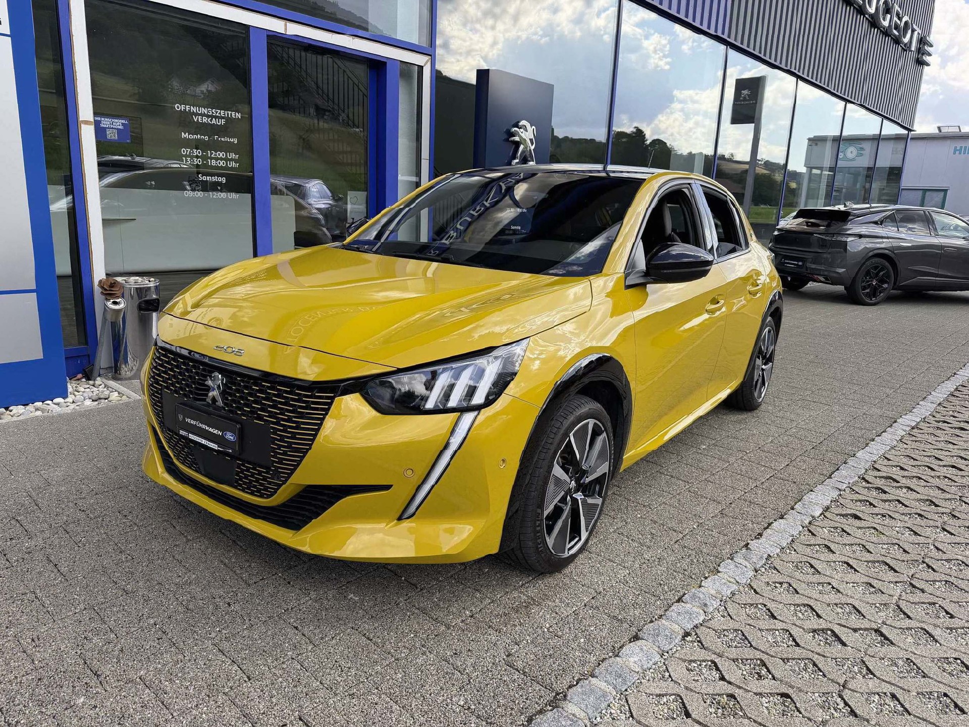 PEUGEOT 208 e-GT Pack *Full Option*-showroom-element-1