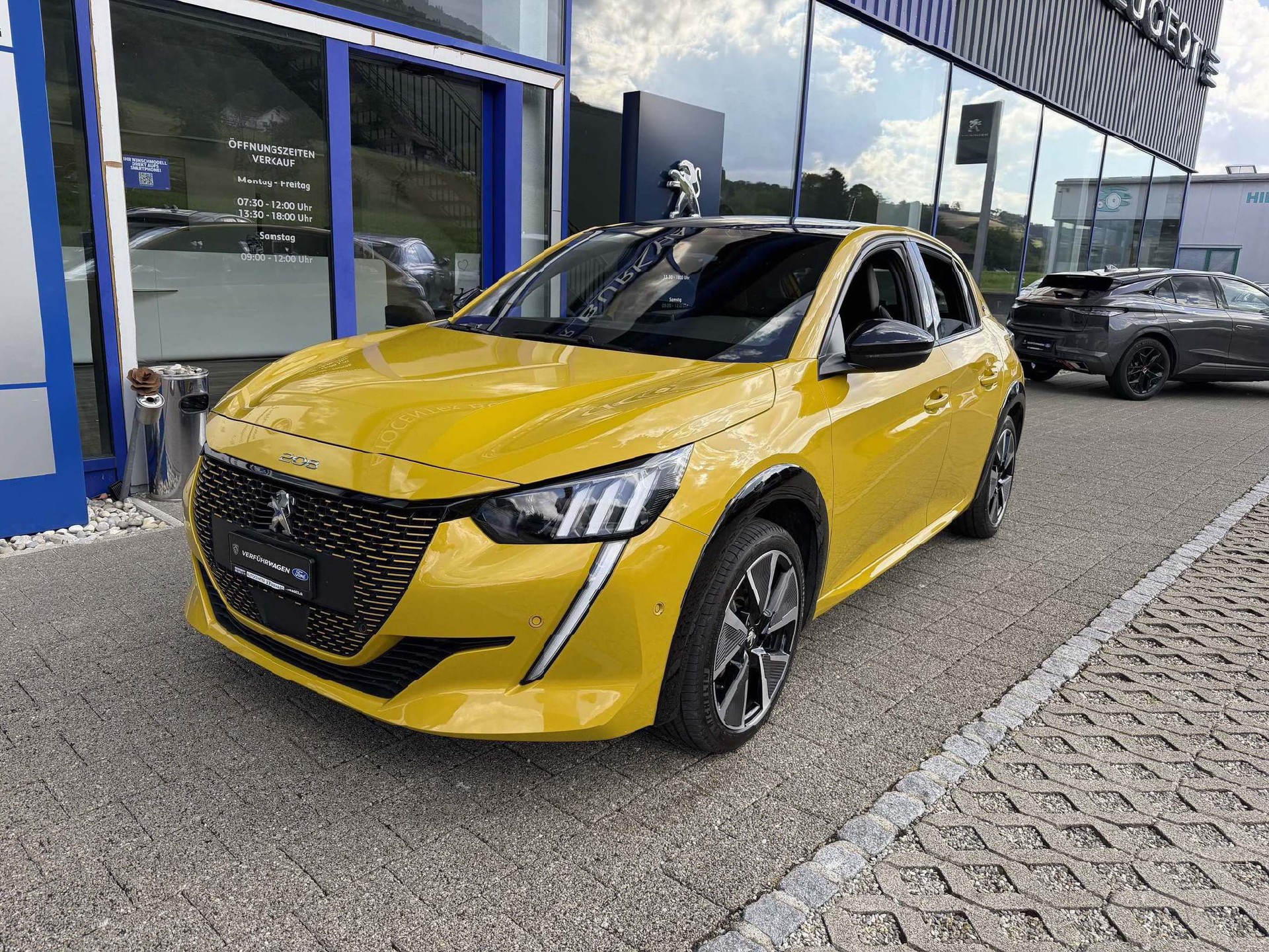 PEUGEOT 208 e-GT Pack *Full Option*-showroom-element-2