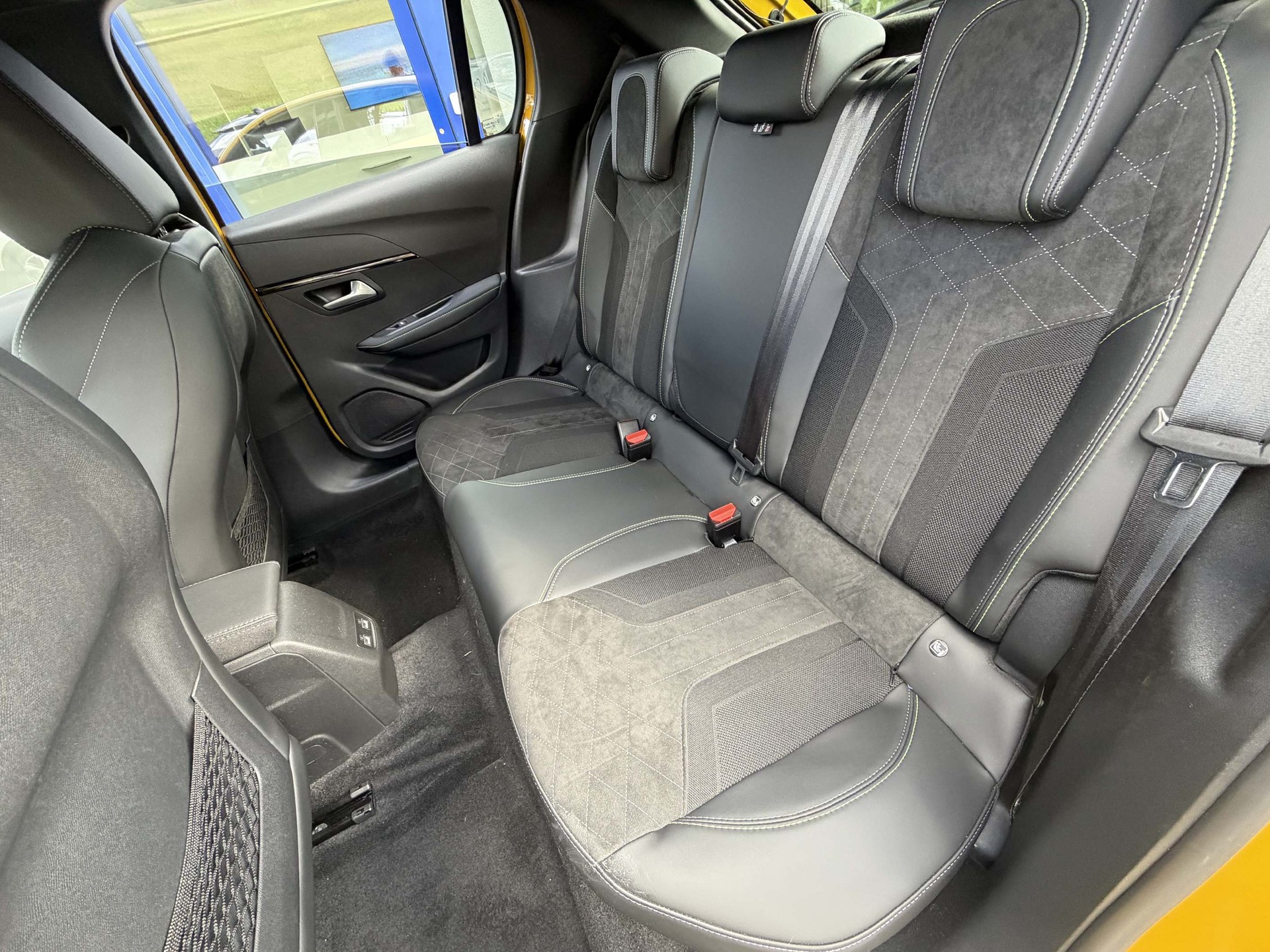 PEUGEOT 208 e-GT Pack *Full Option*-image-9