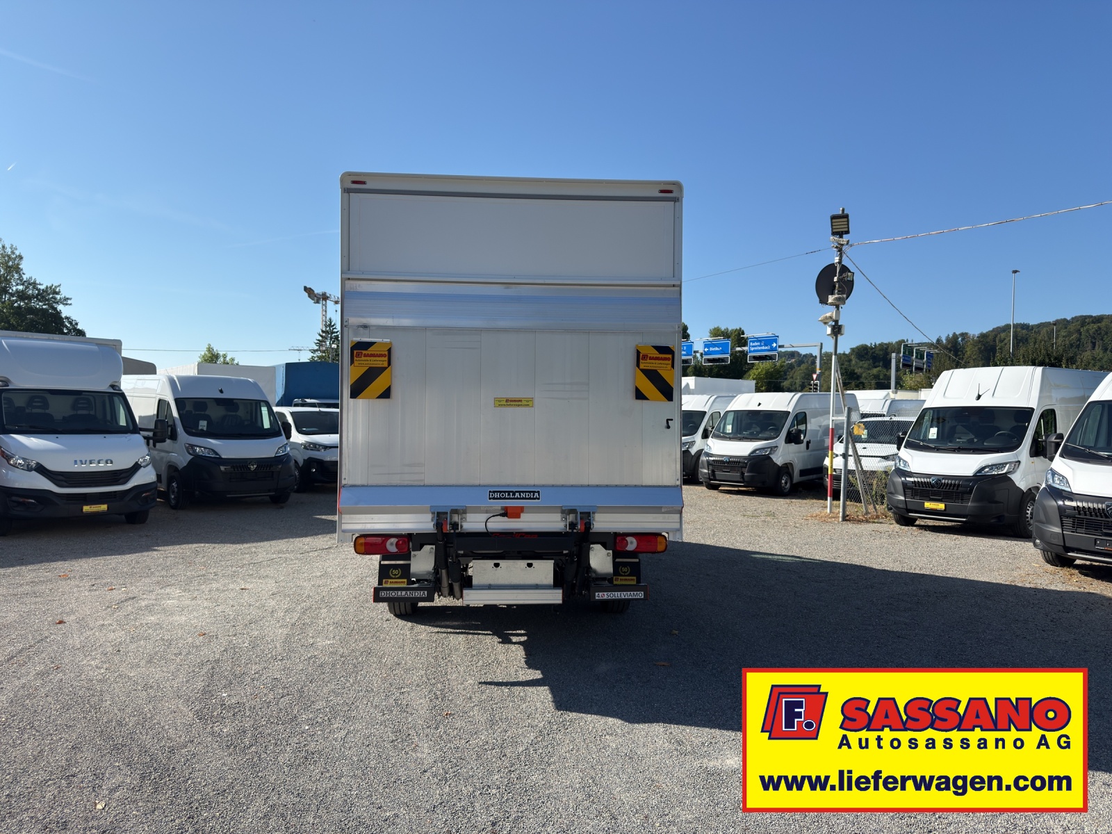 PEUGEOT Boxer 335 Heavy 2.2 BlueHID 140 Koffer mit Hebebühne-image-6