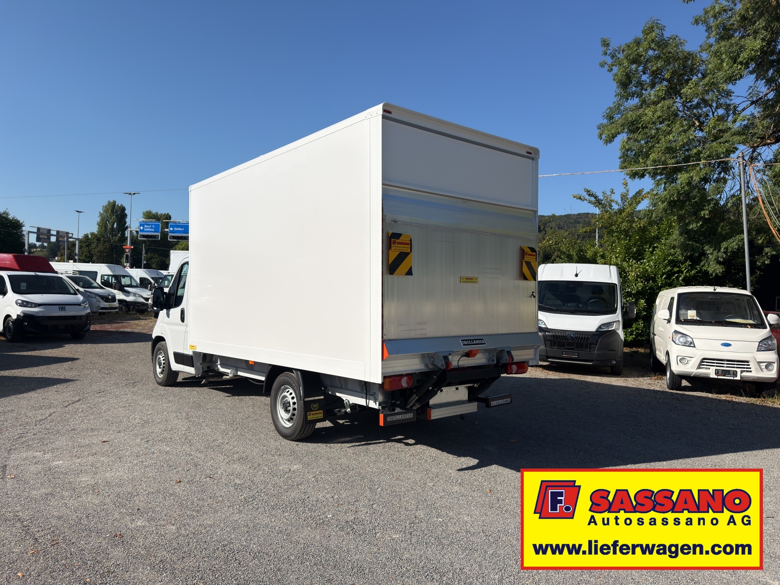 PEUGEOT Boxer 335 Heavy 2.2 BlueHID 140 Koffer mit Hebebühne-image-3