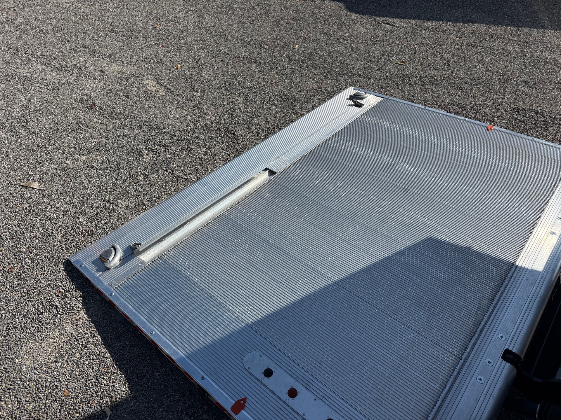 PEUGEOT Boxer 335 Heavy 2.2 BlueHID 140 Koffer mit Hebebühne-image-10