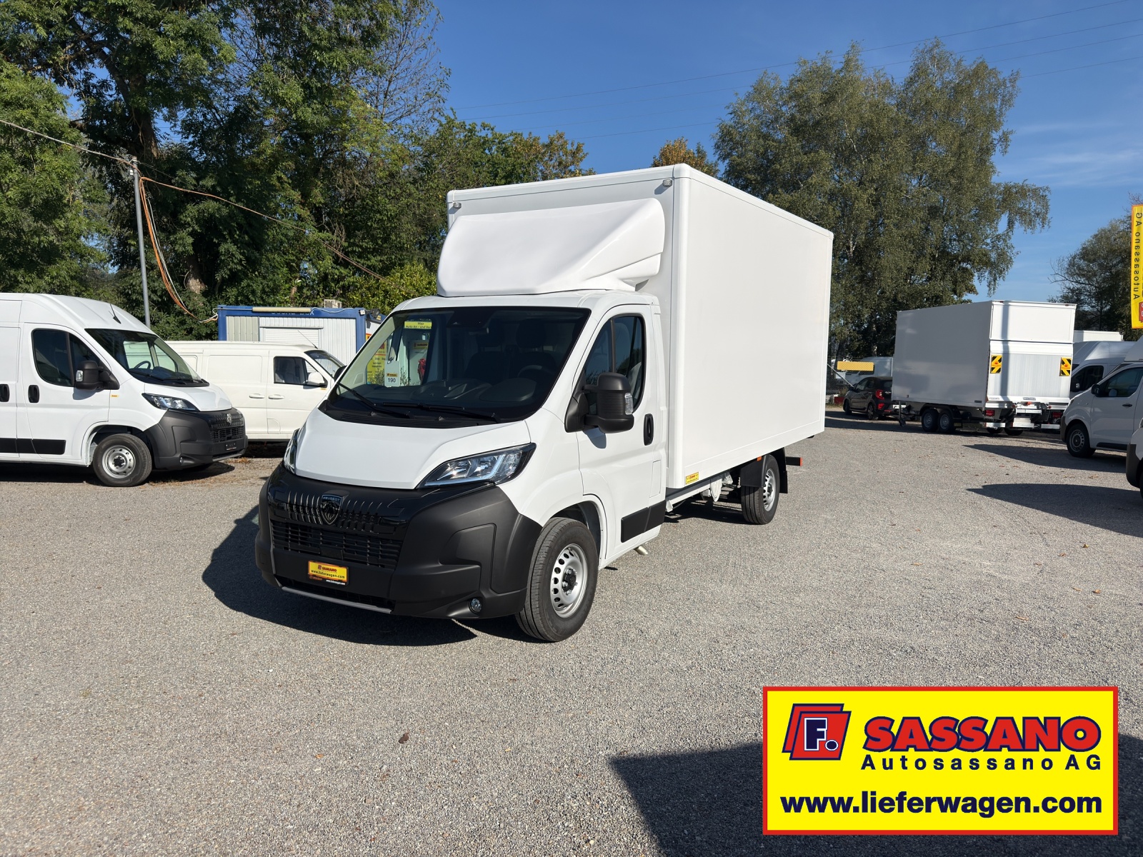 PEUGEOT Boxer 335 Heavy 2.2 BlueHID 140 Koffer mit Hebebühne-image-1
