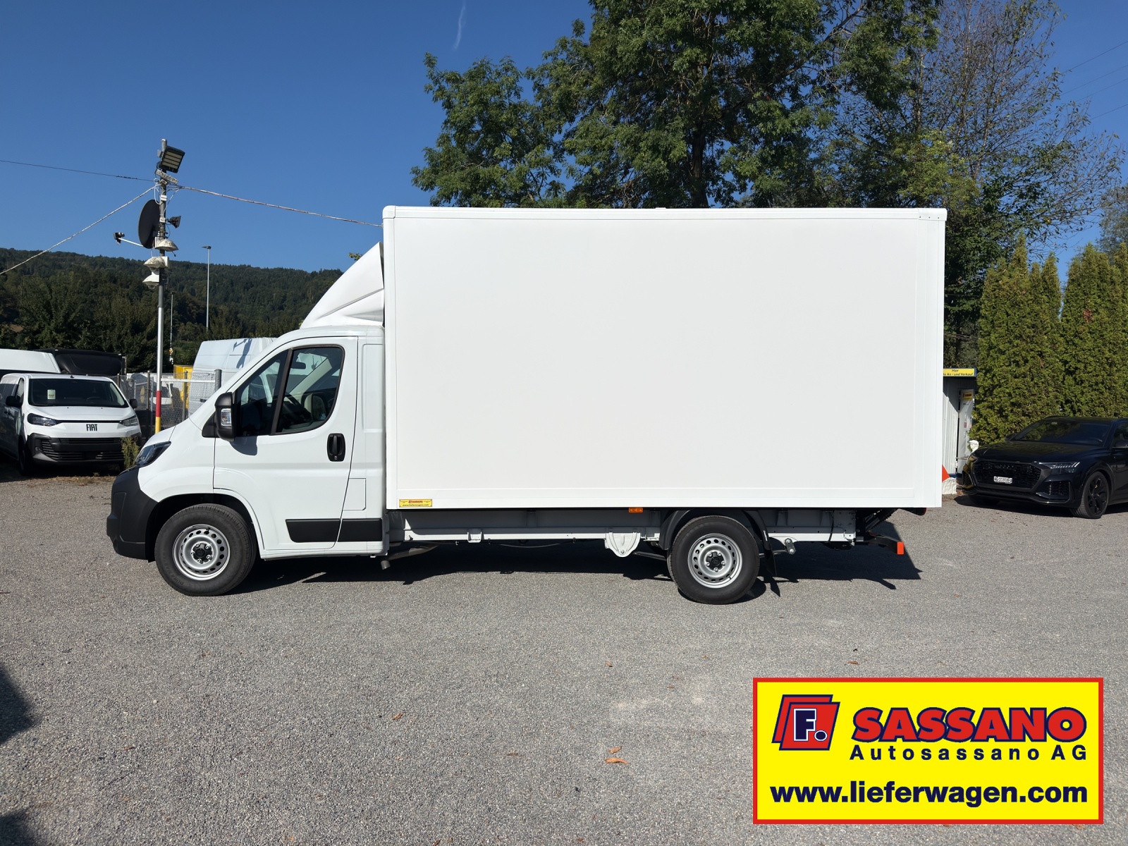 PEUGEOT Boxer 335 Heavy 2.2 BlueHID 140 Koffer mit Hebebühne-image-4