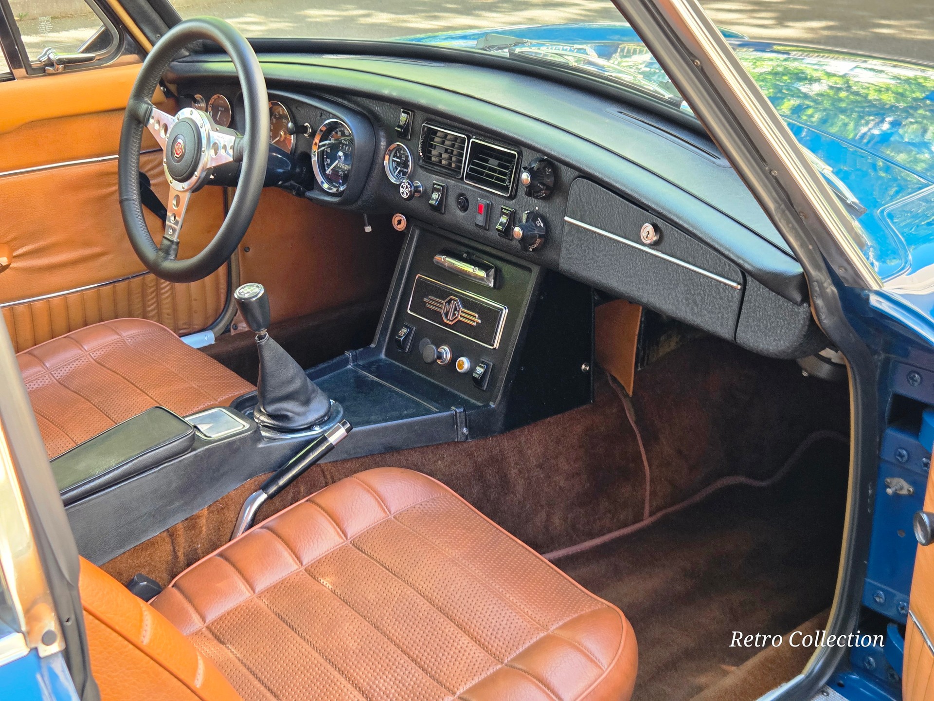 MG MGB GT - ultime série avec pare-chocs chromés - Overdrive - voiture CH - Expertisée vétéran 01.06.2026.-image-12