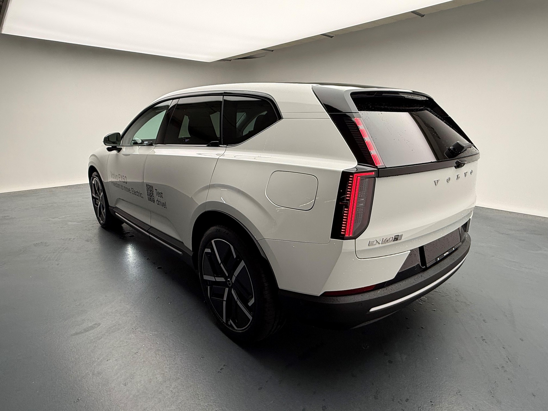 VOLVO EX60 Twin Ultra AWD-showroom-element-3