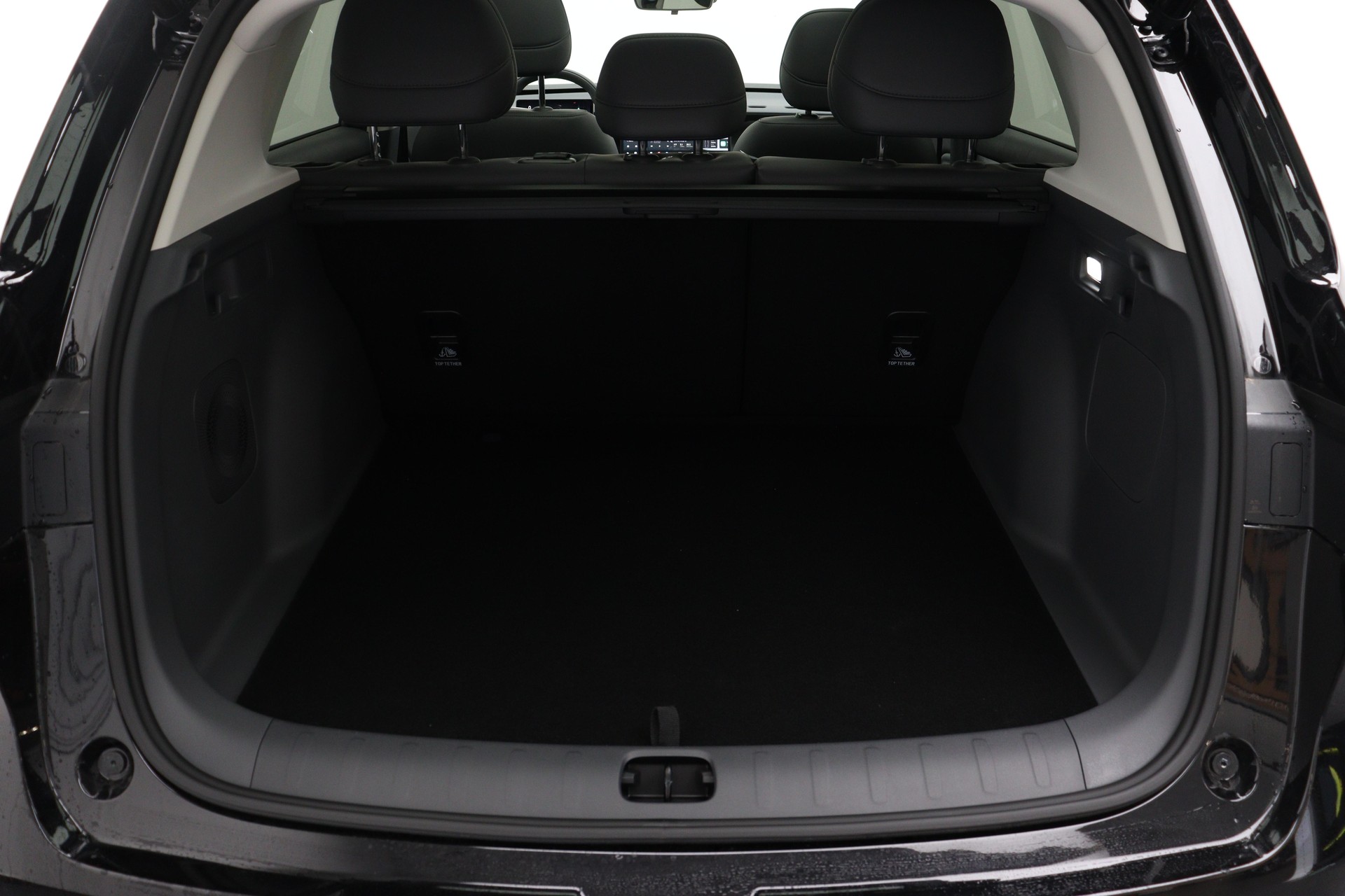 LEAPMOTOR B10 Design 1.5 Hybrid EV-image-11