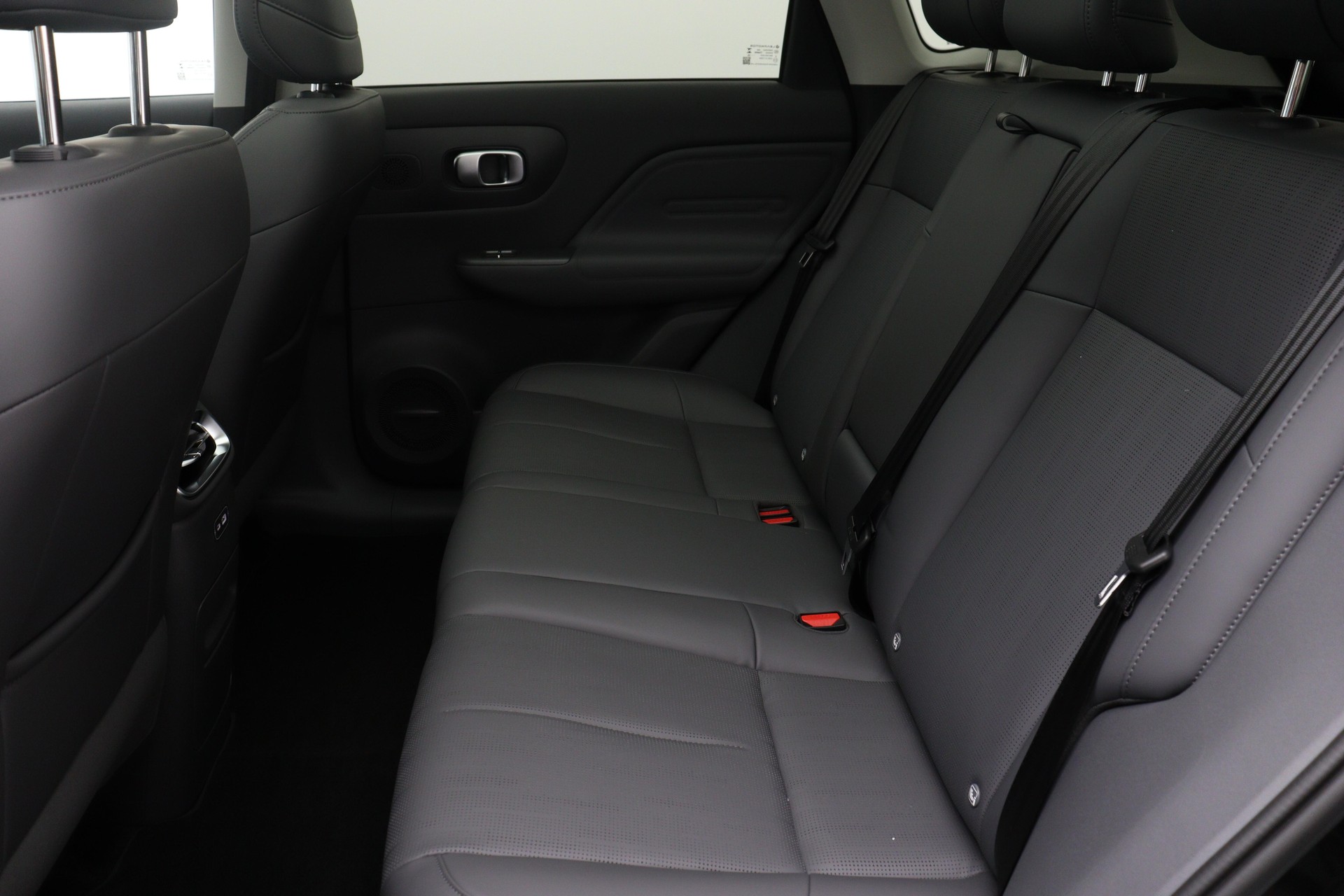 LEAPMOTOR B10 Design 1.5 Hybrid EV-image-7