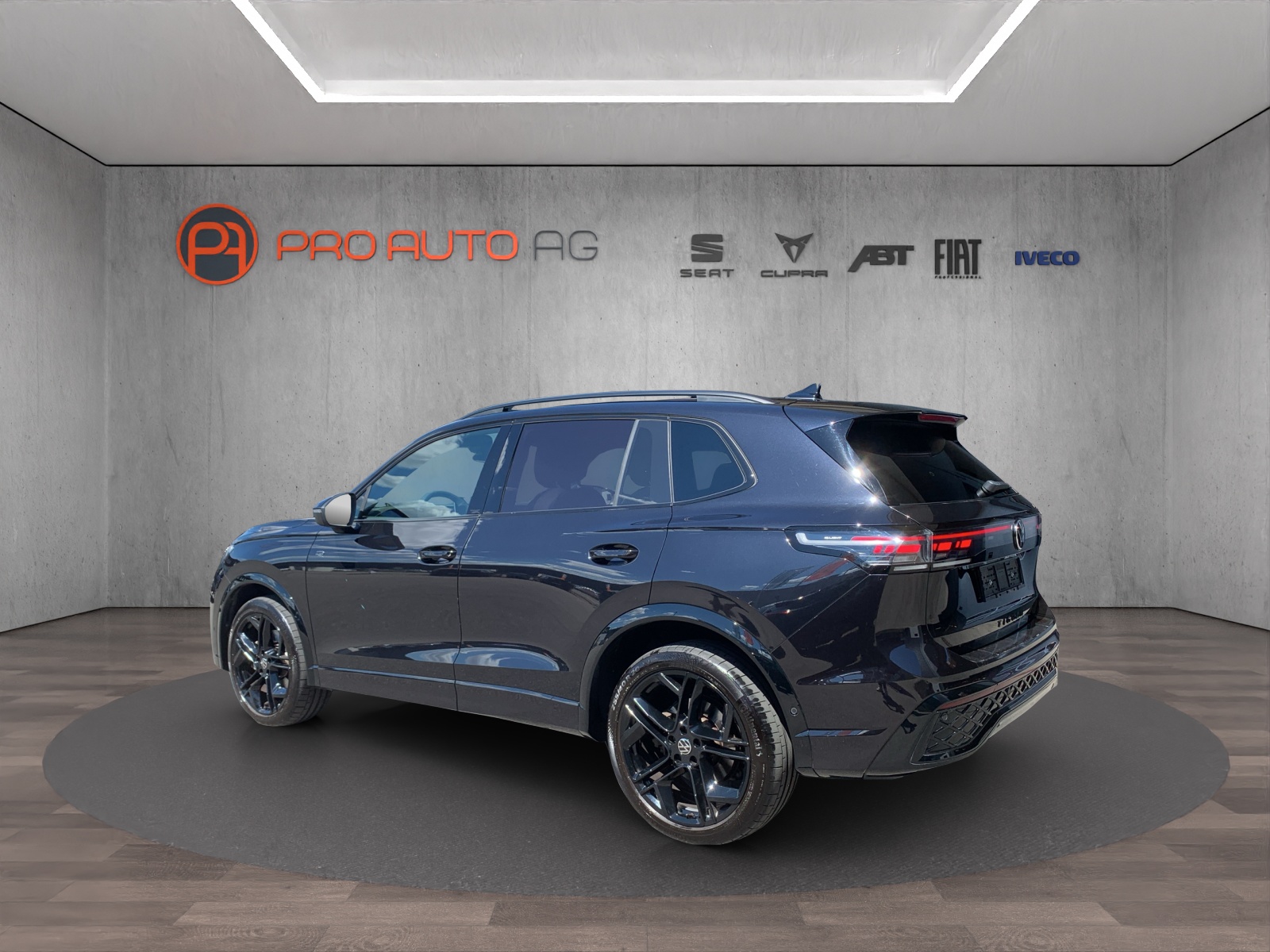 VW Tiguan 2.0 TSI DSG R-Line 4Motion-image-2