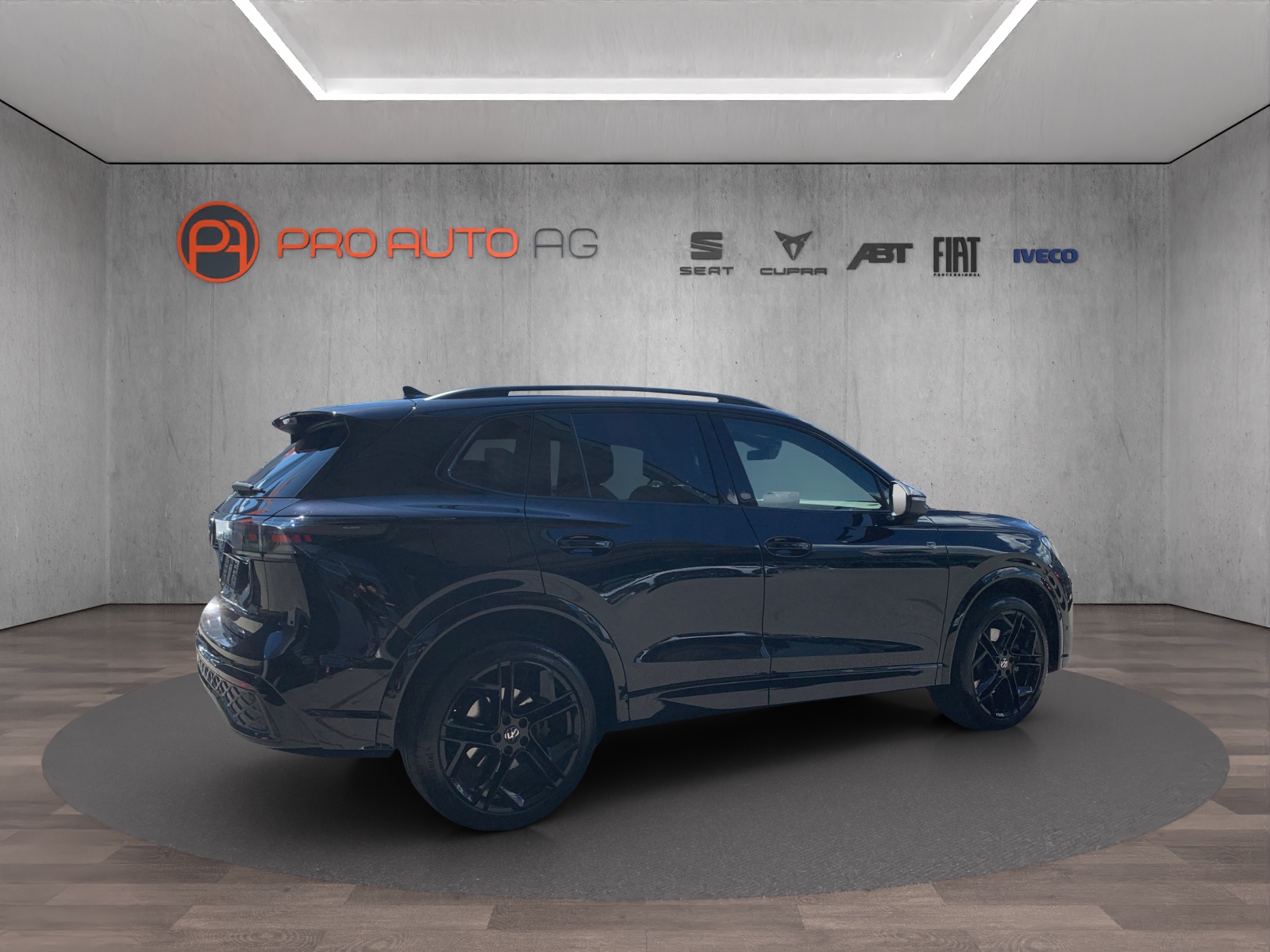 VW Tiguan 2.0 TSI DSG R-Line 4Motion-image-4