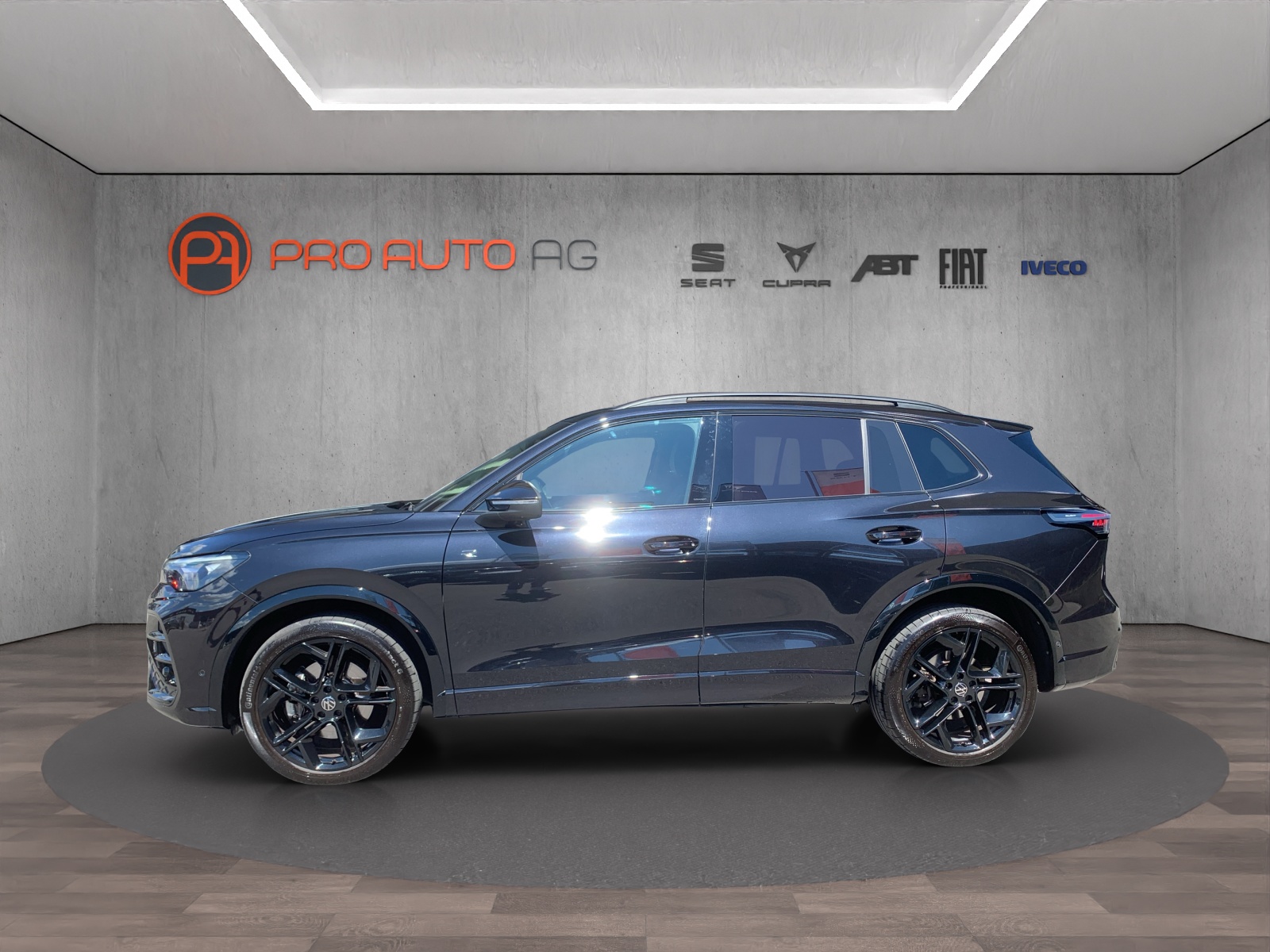 VW Tiguan 2.0 TSI DSG R-Line 4Motion-image-1