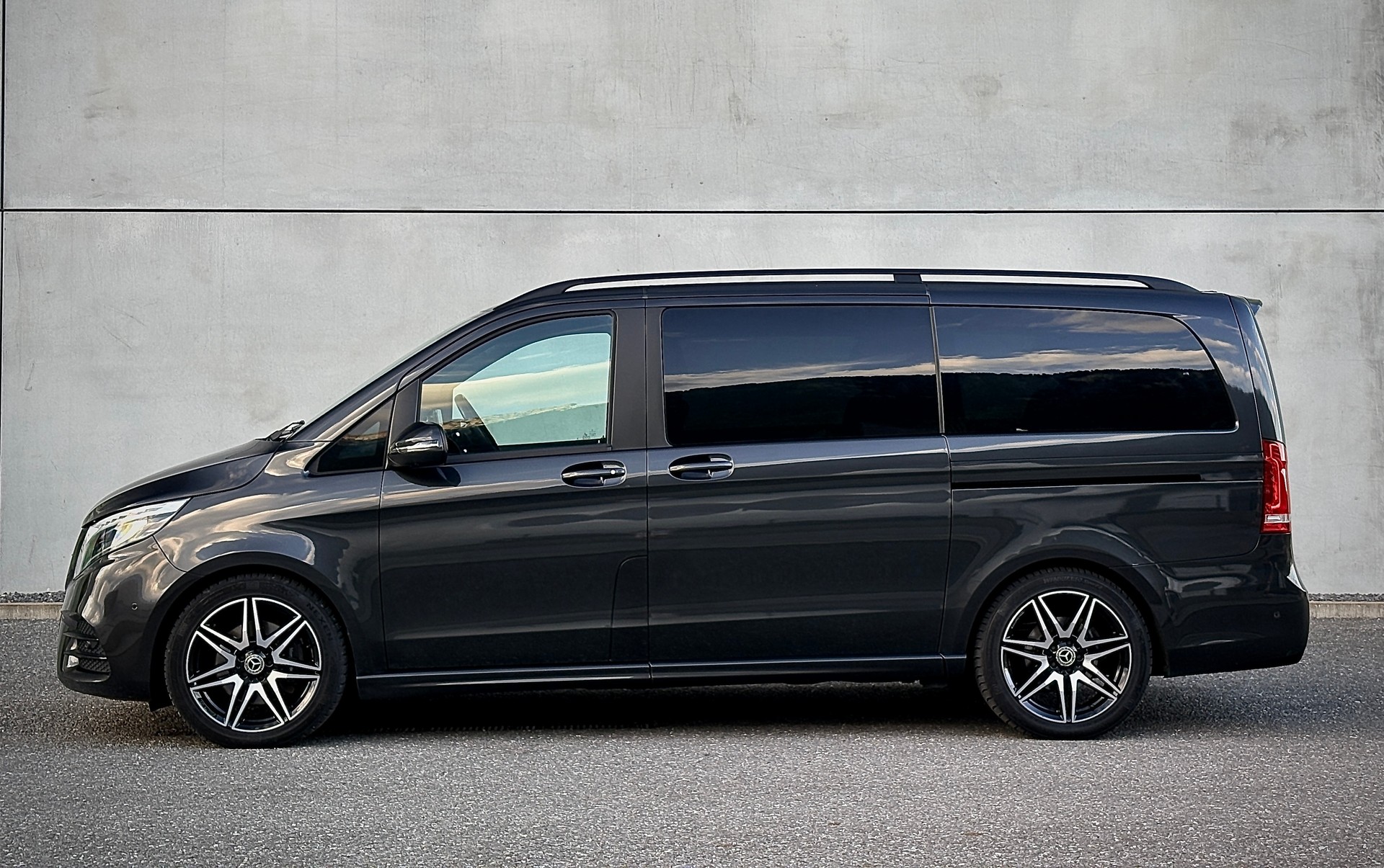 MERCEDES-BENZ Mercedes-Benz V 300 d lang 4MATIC 9G-TRONIC AVANTGARDE EDITION AMG Line-image-5