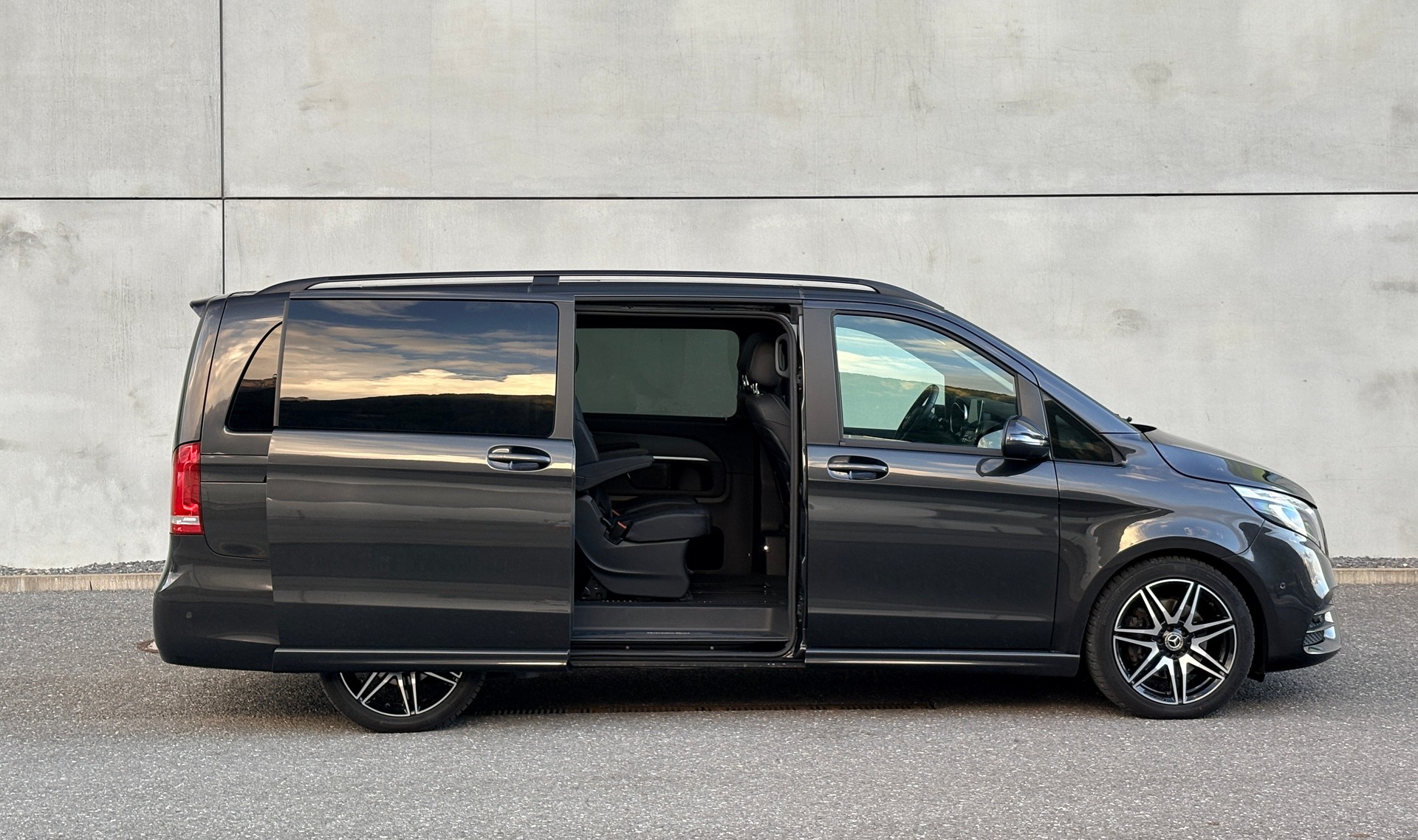 MERCEDES-BENZ Mercedes-Benz V 300 d lang 4MATIC 9G-TRONIC AVANTGARDE EDITION AMG Line-image-8