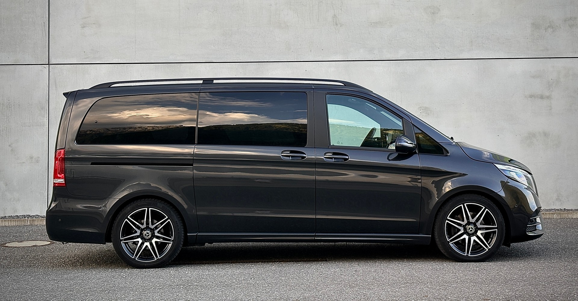 MERCEDES-BENZ Mercedes-Benz V 300 d lang 4MATIC 9G-TRONIC AVANTGARDE EDITION AMG Line-image-2