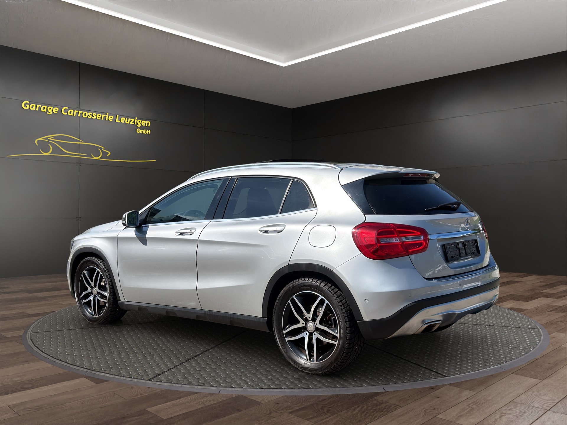MERCEDES-BENZ GLA 200 Urban 7G-DCT-image-4