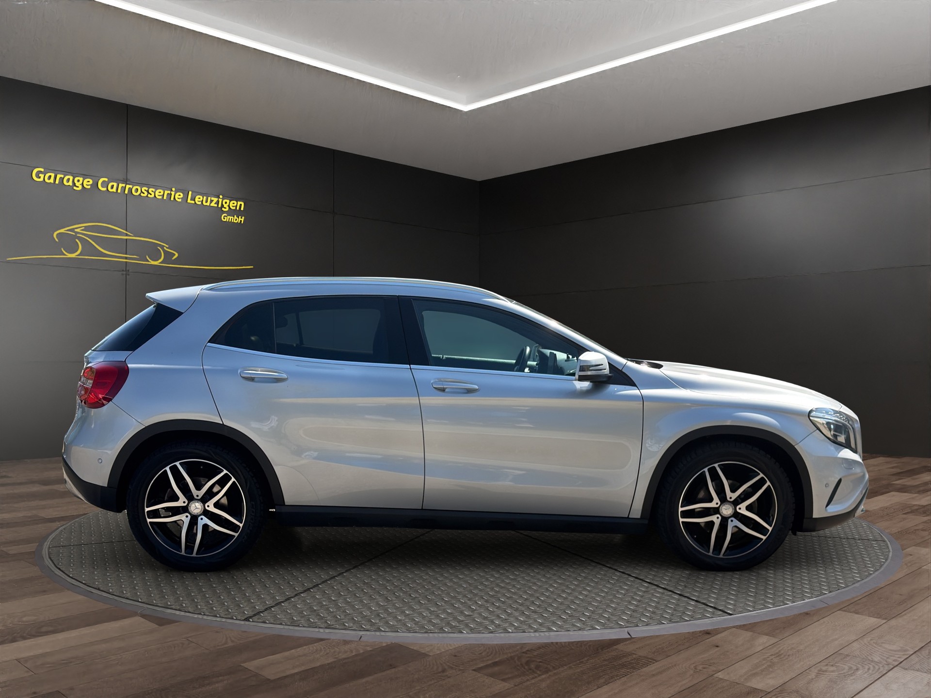 MERCEDES-BENZ GLA 200 Urban 7G-DCT-image-6