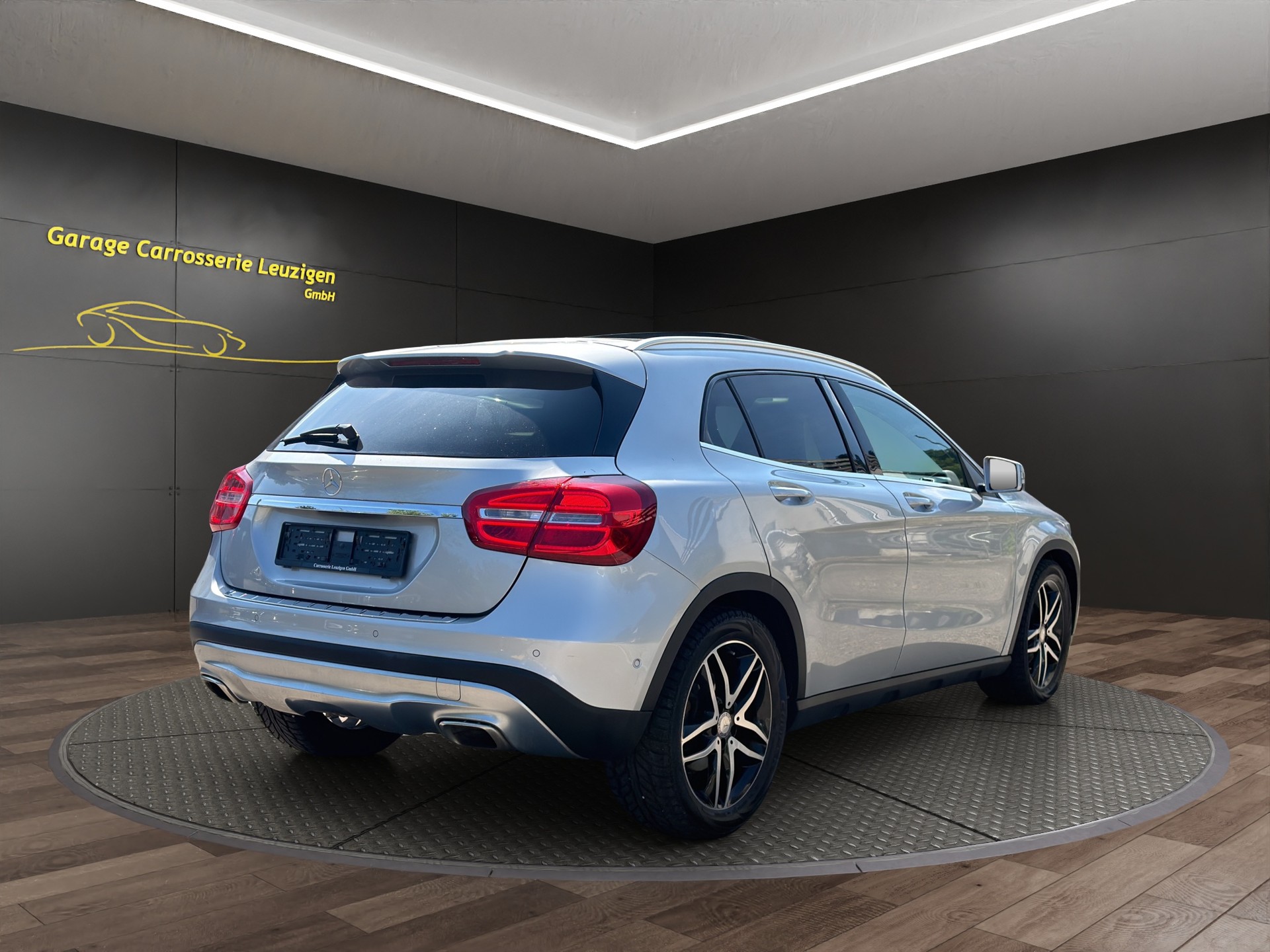 MERCEDES-BENZ GLA 200 Urban 7G-DCT-image-3