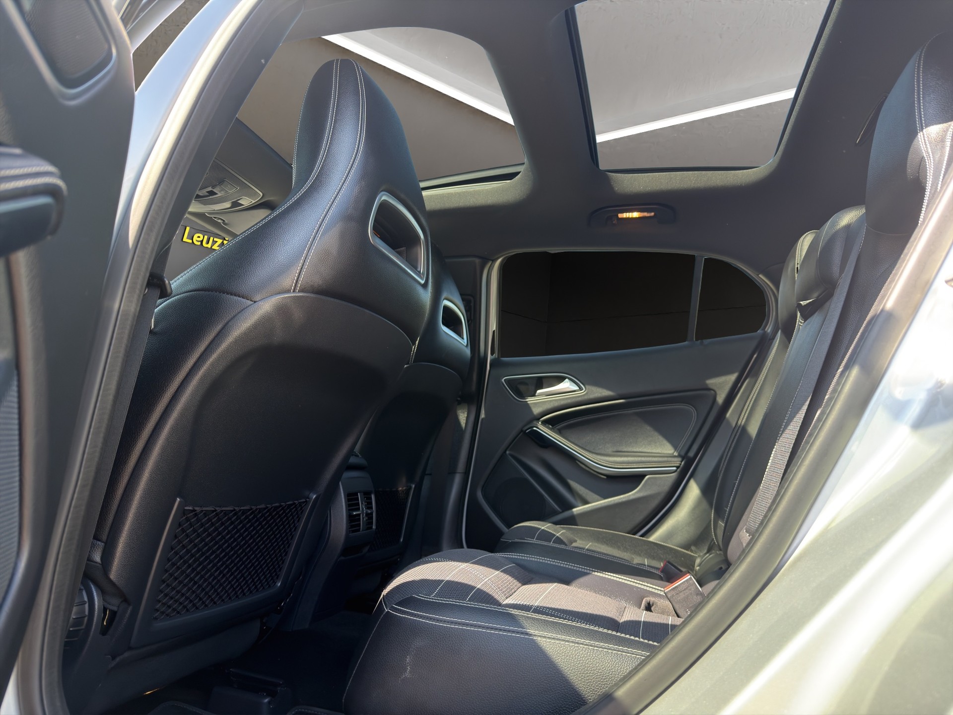 MERCEDES-BENZ GLA 200 Urban 7G-DCT-image-12