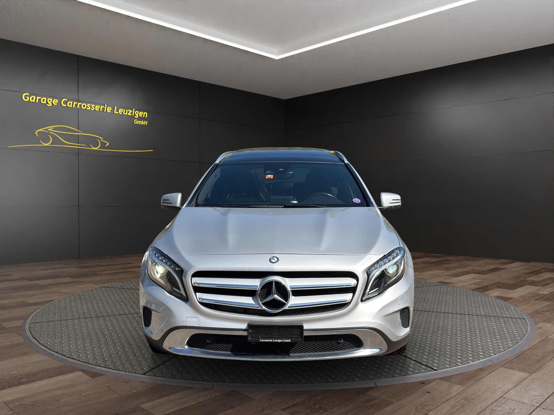 MERCEDES-BENZ GLA 200 Urban 7G-DCT-image-2