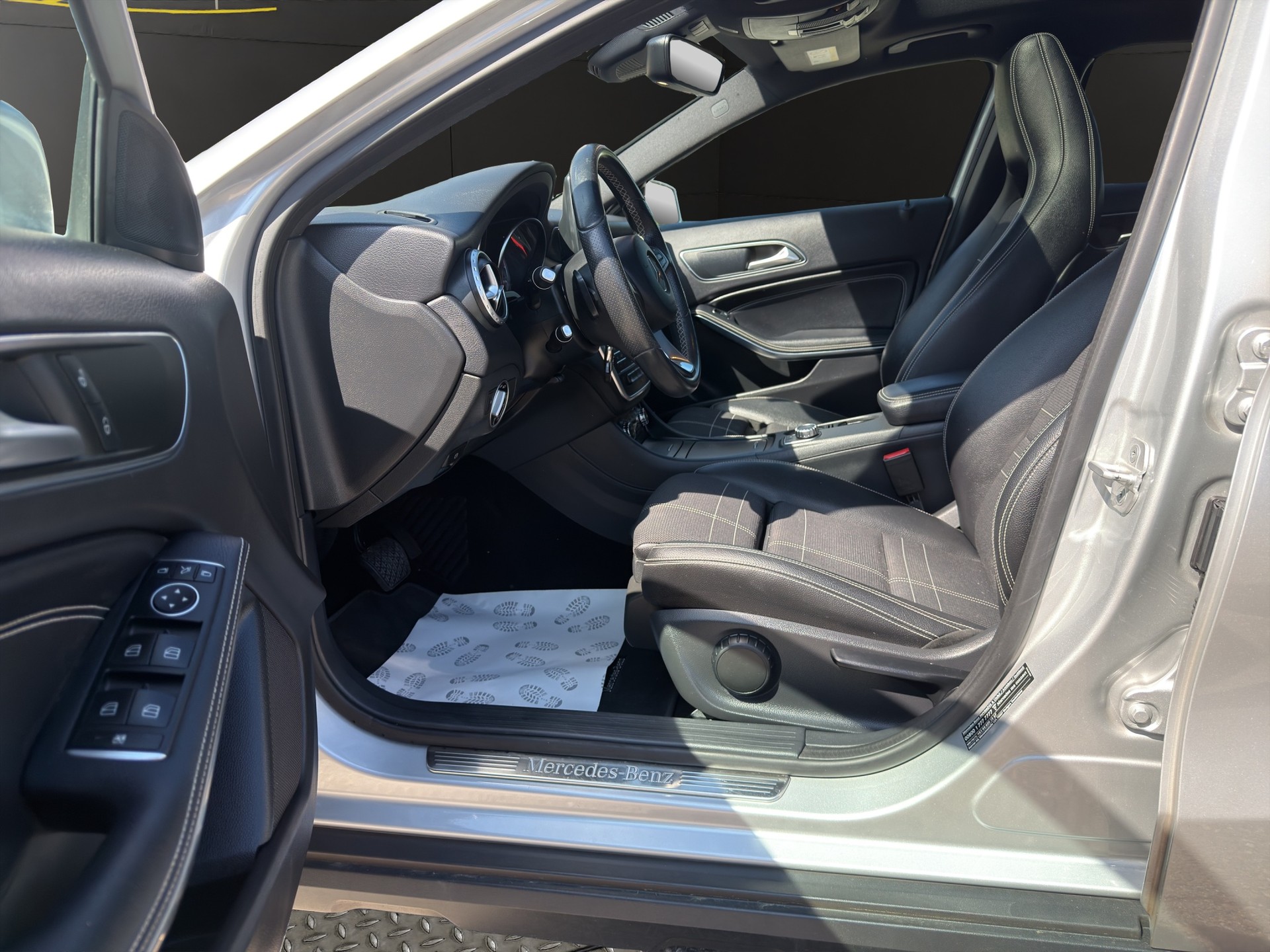 MERCEDES-BENZ GLA 200 Urban 7G-DCT-image-8
