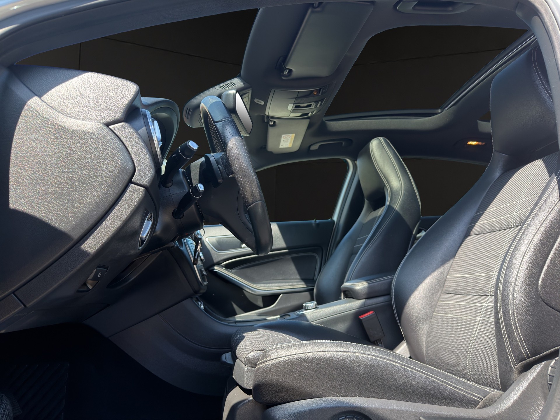 MERCEDES-BENZ GLA 200 Urban 7G-DCT-image-11