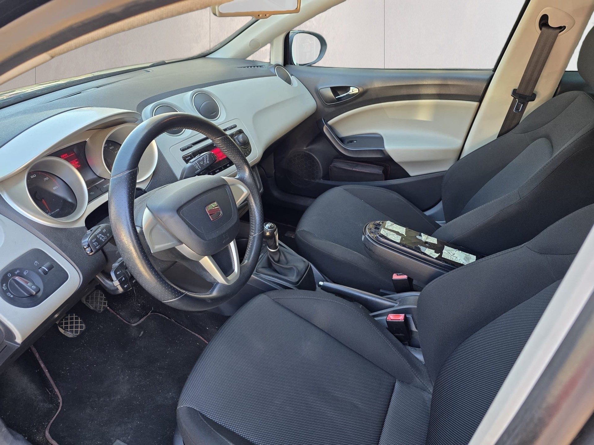 SEAT Ibiza 1.6 Style-image-12