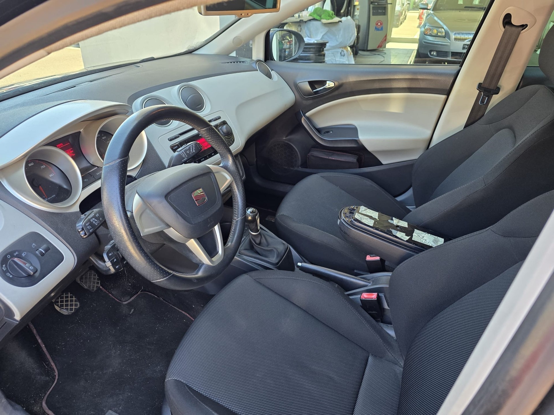SEAT Ibiza 1.6 Style-image-12