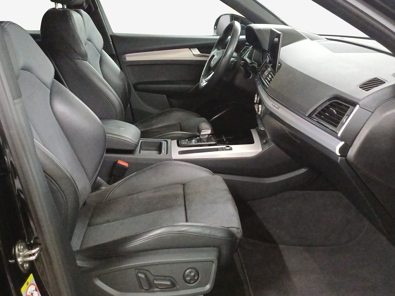 AUDI Q5 40 TDI quattro S-tronic-image-13