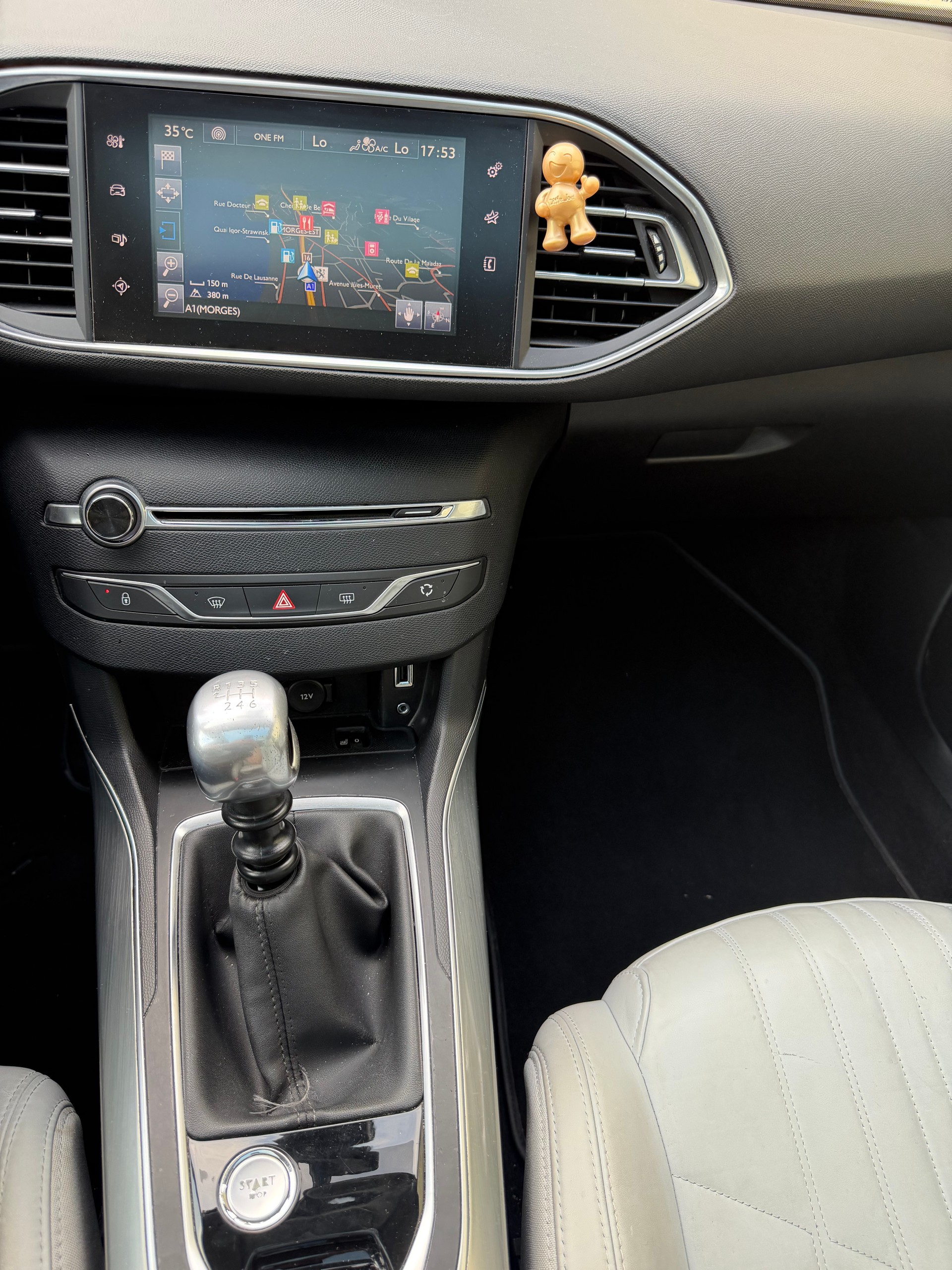 PEUGEOT 308 1.2 THP Allure-image-11