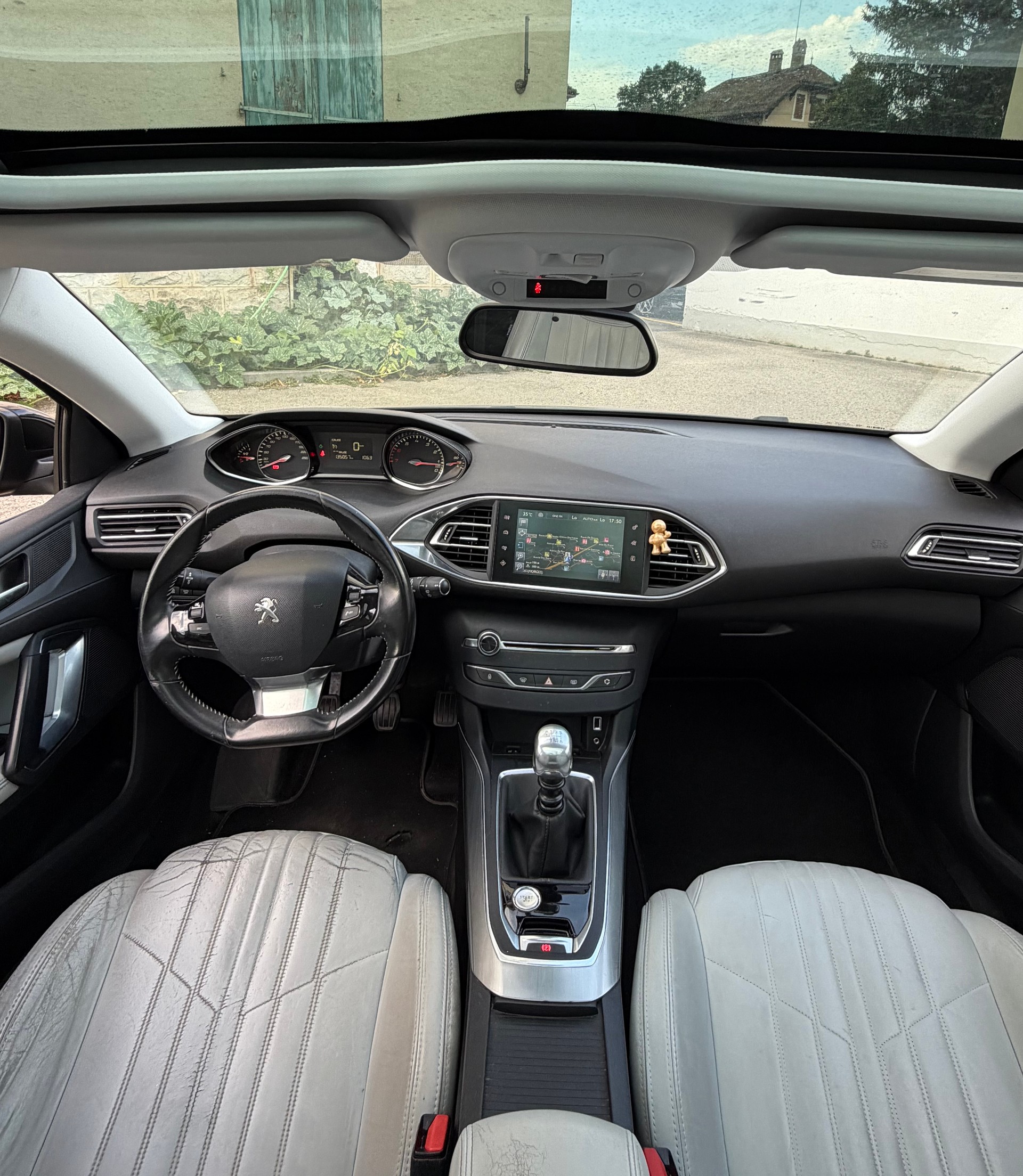 PEUGEOT 308 1.2 THP Allure-image-7