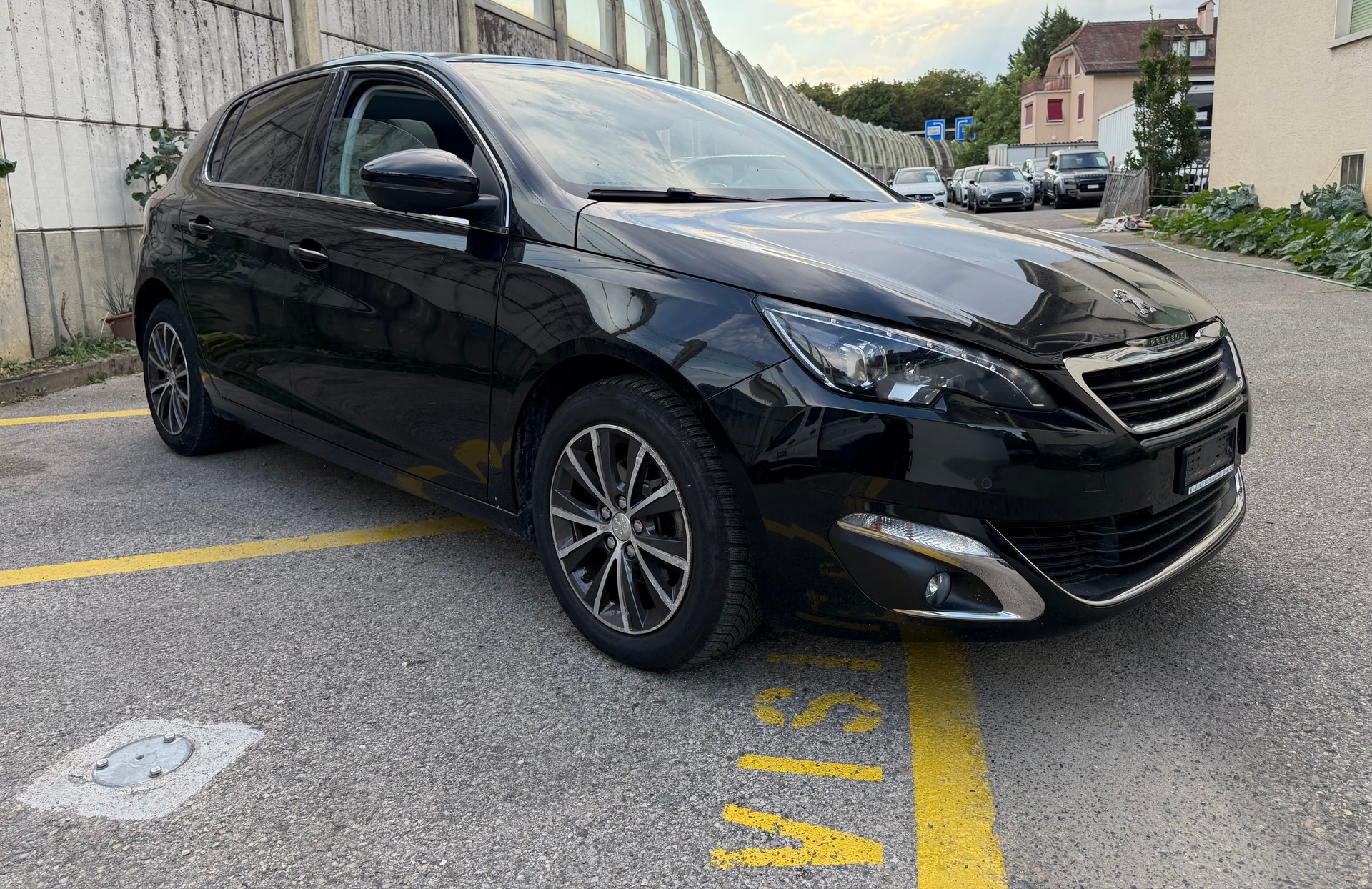PEUGEOT 308 1.2 THP Allure-image-0