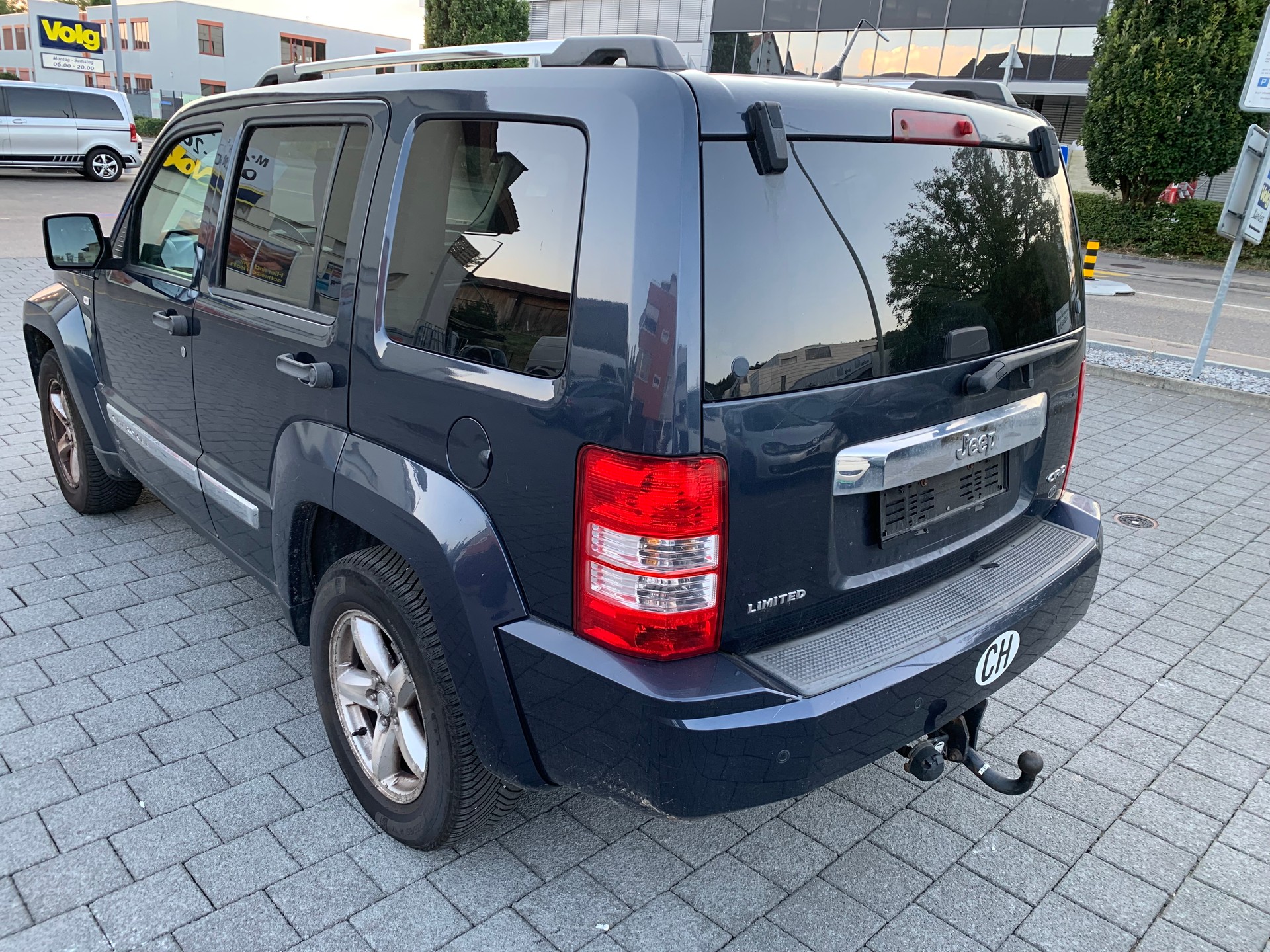 JEEP Cherokee 2.8 CRD Limited Automatic-image-2