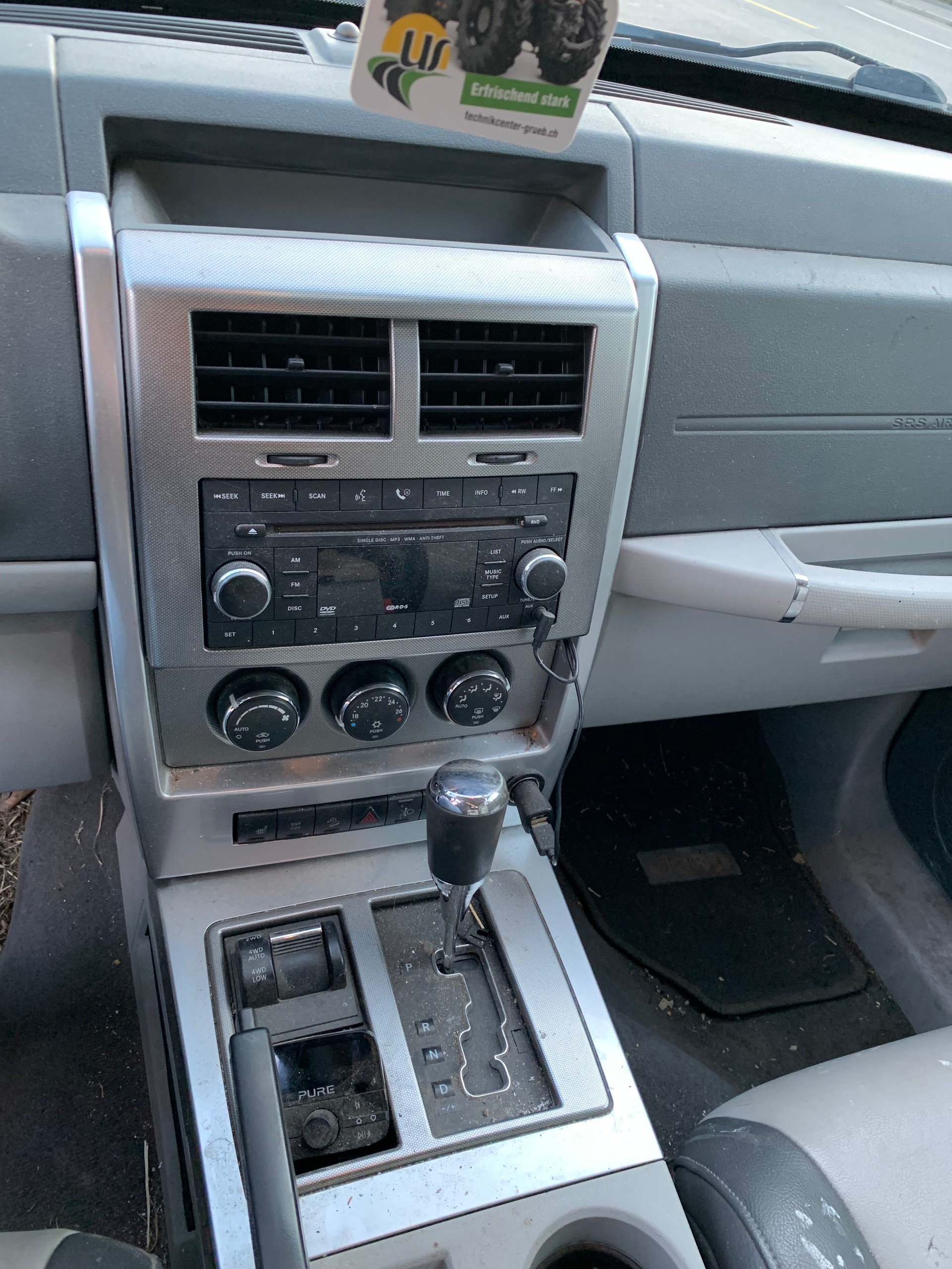 JEEP Cherokee 2.8 CRD Limited Automatic-image-10