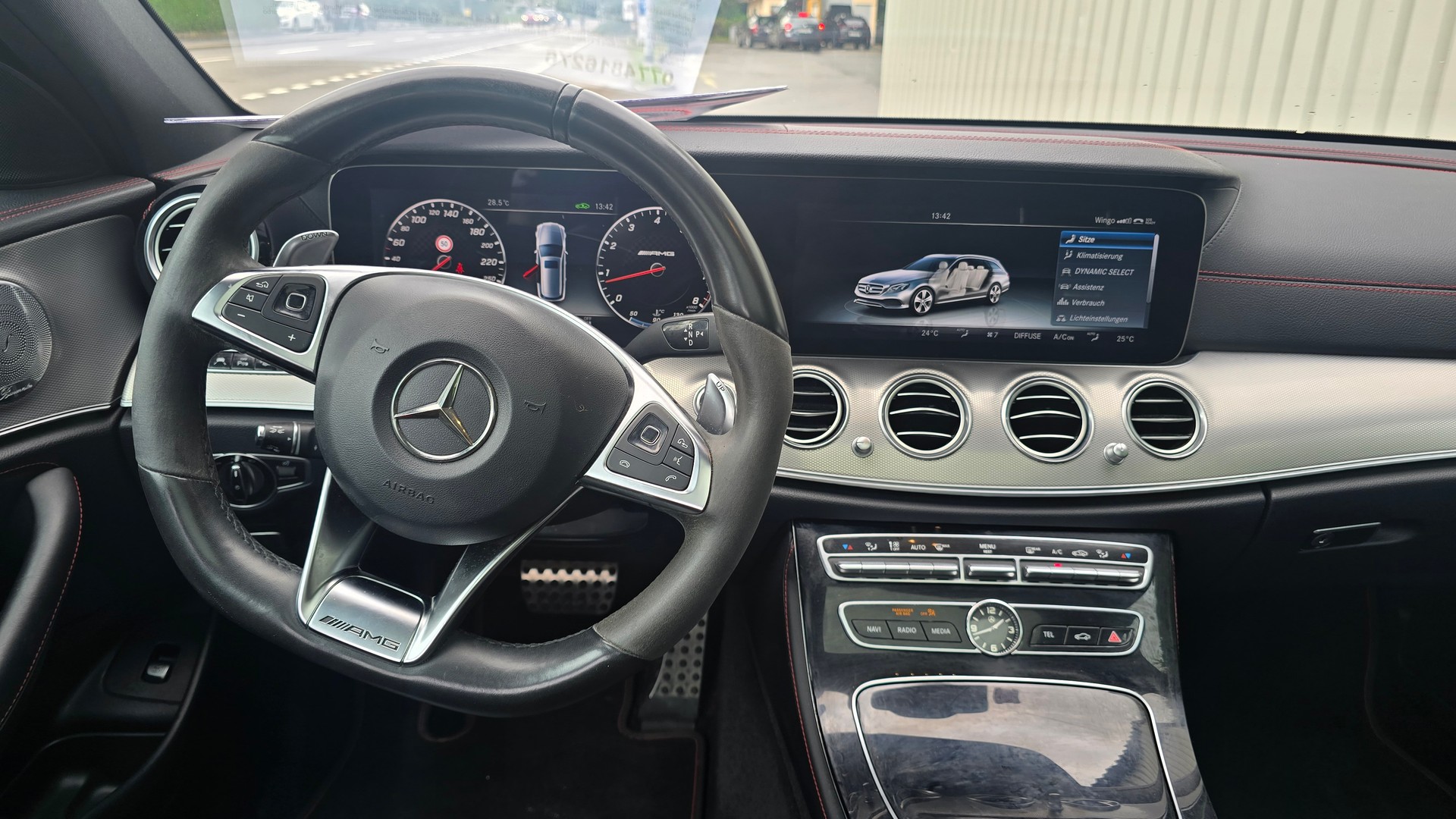 MERCEDES-BENZ E 43 AMG 4 Matic 9G-Tronic-image-15
