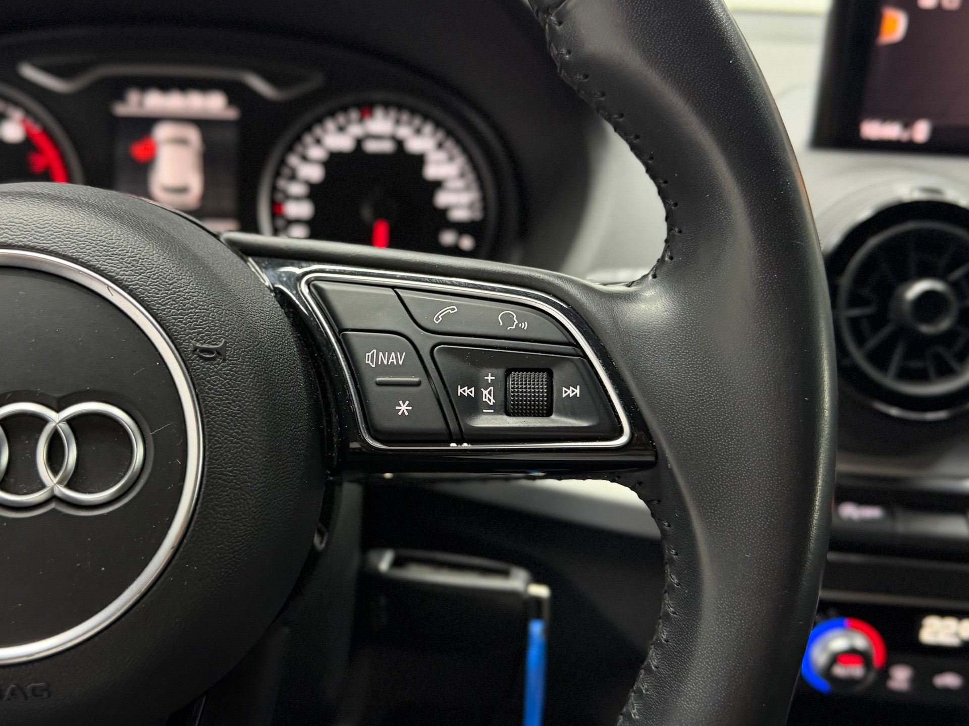 AUDI Q2 30 TFSI Sport S-tronic-image-22