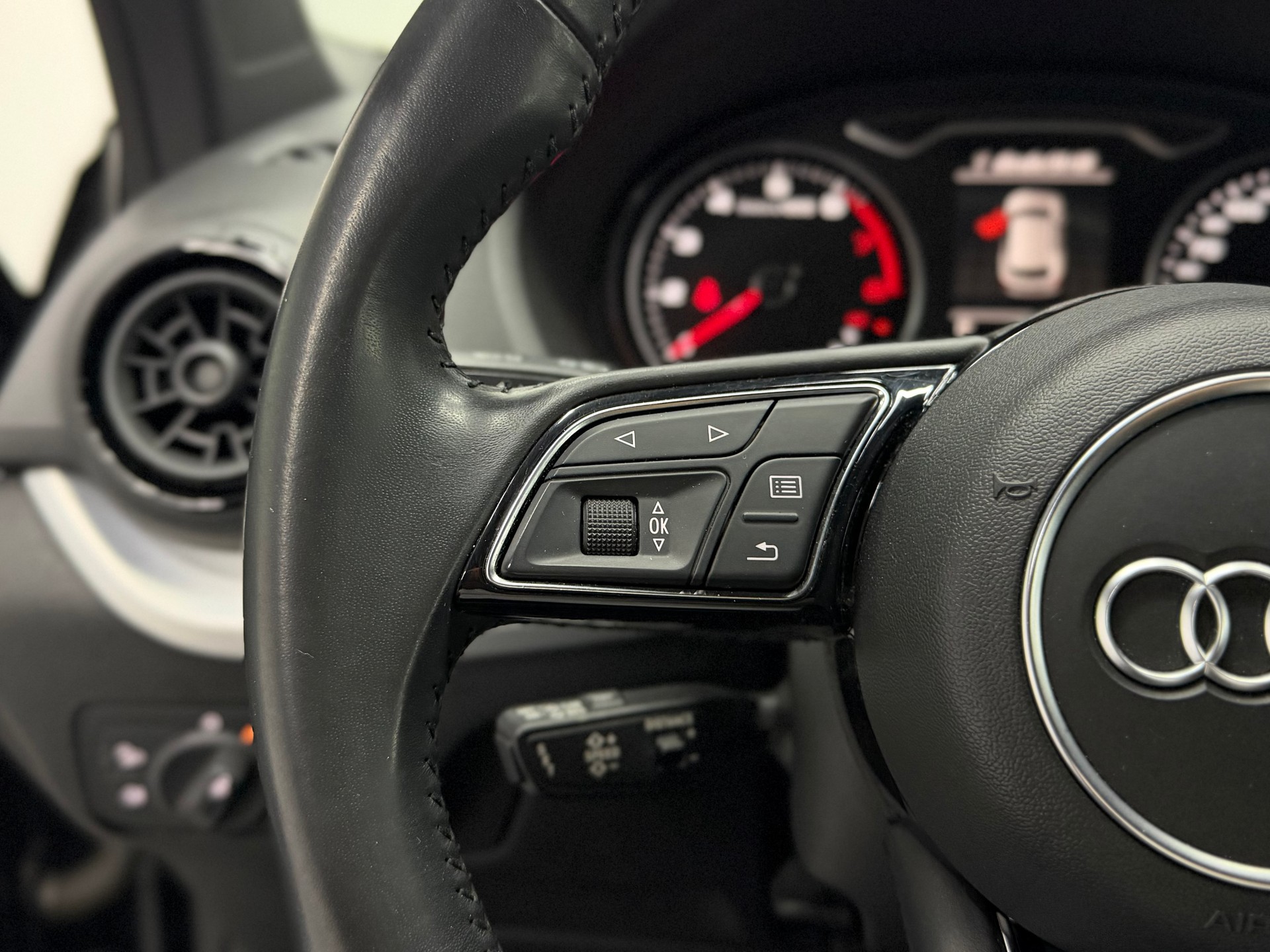 AUDI Q2 30 TFSI Sport S-tronic-image-21