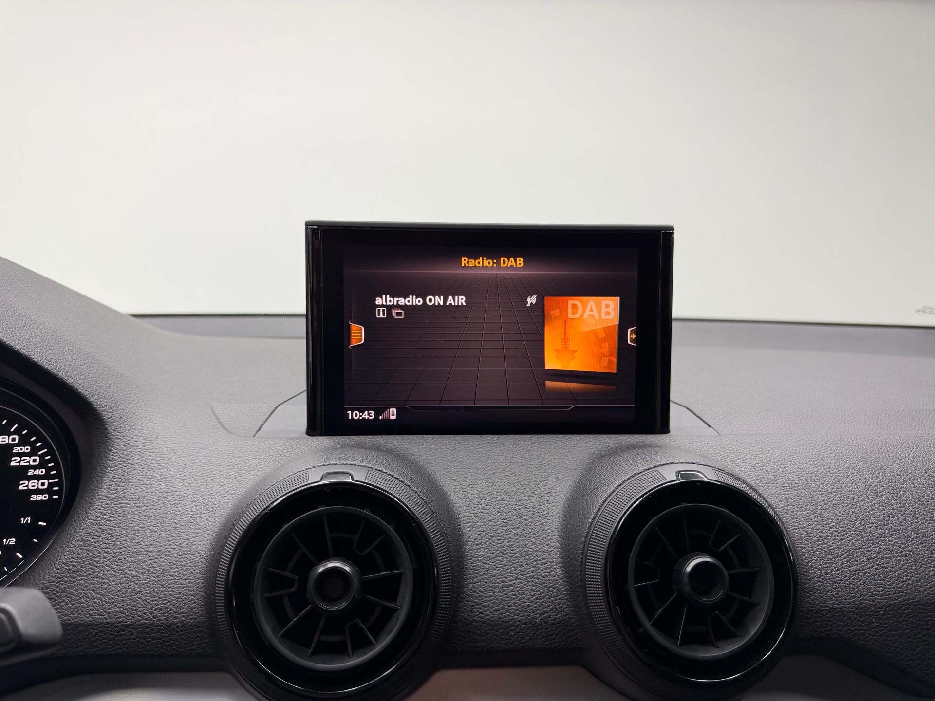 AUDI Q2 30 TFSI Sport S-tronic-image-17