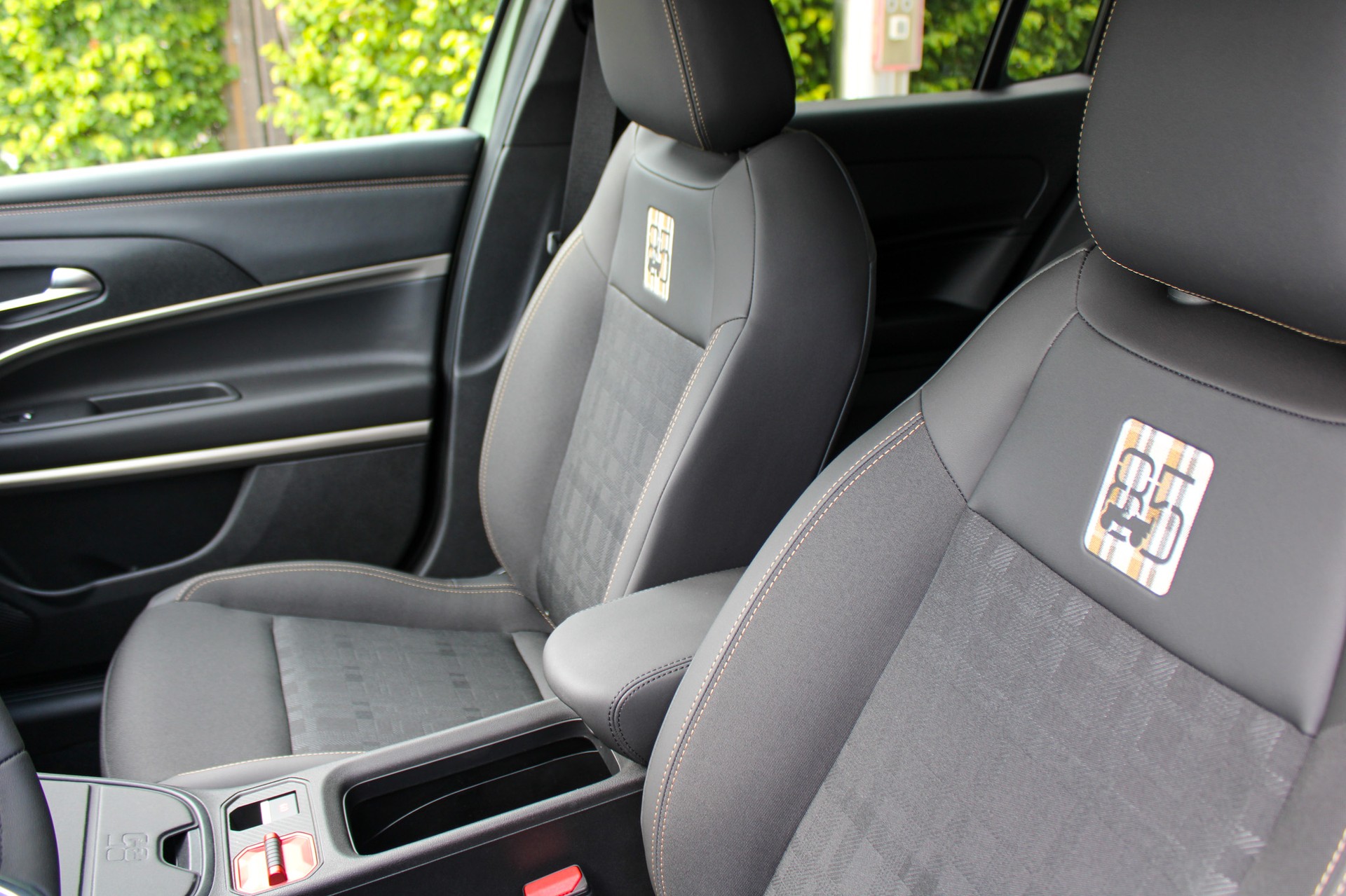 JEEP Avenger 1.2 MHEV 85th Anniversary Sky 4xe-image-13