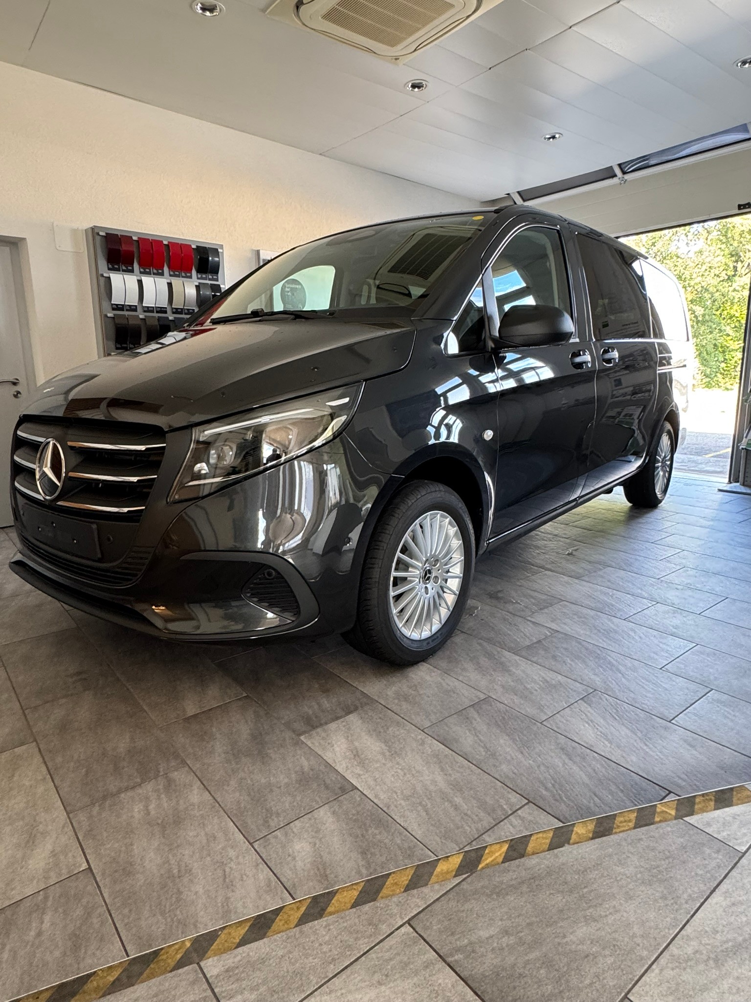 MERCEDES-BENZ Vito 116 CDI Lang Tourer 9G-Tronic 4M Select-image-0
