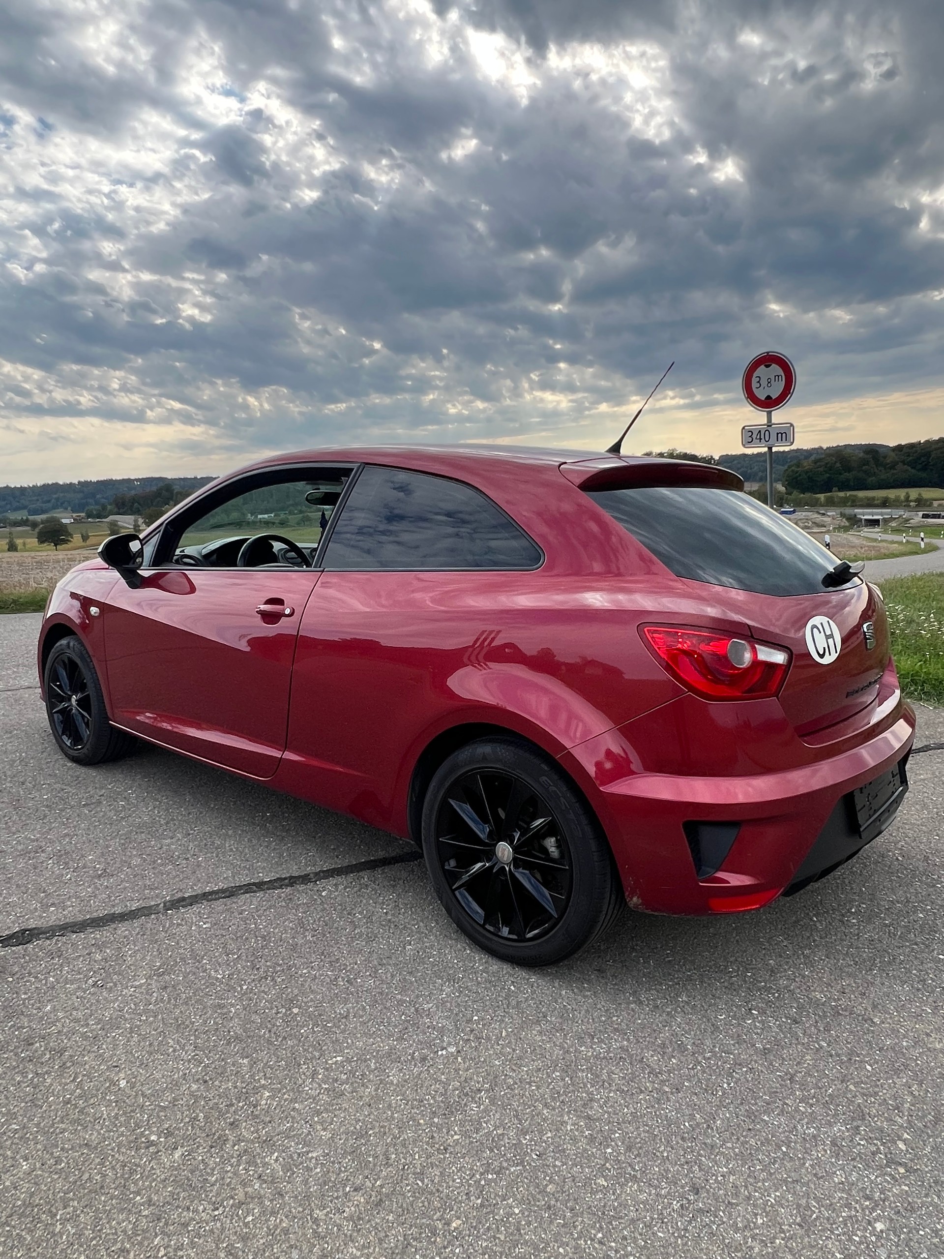 SEAT Ibiza SC 1.4 TSI Cupra DSG-image-6