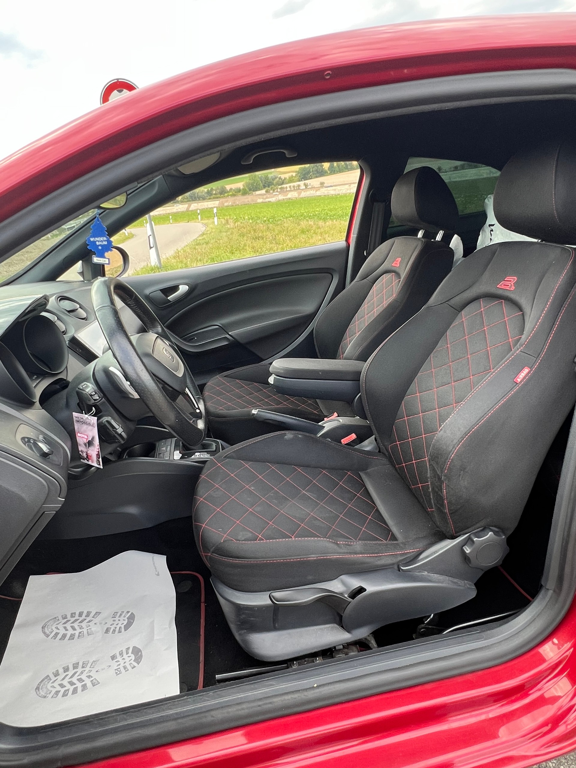 SEAT Ibiza SC 1.4 TSI Cupra DSG-image-9