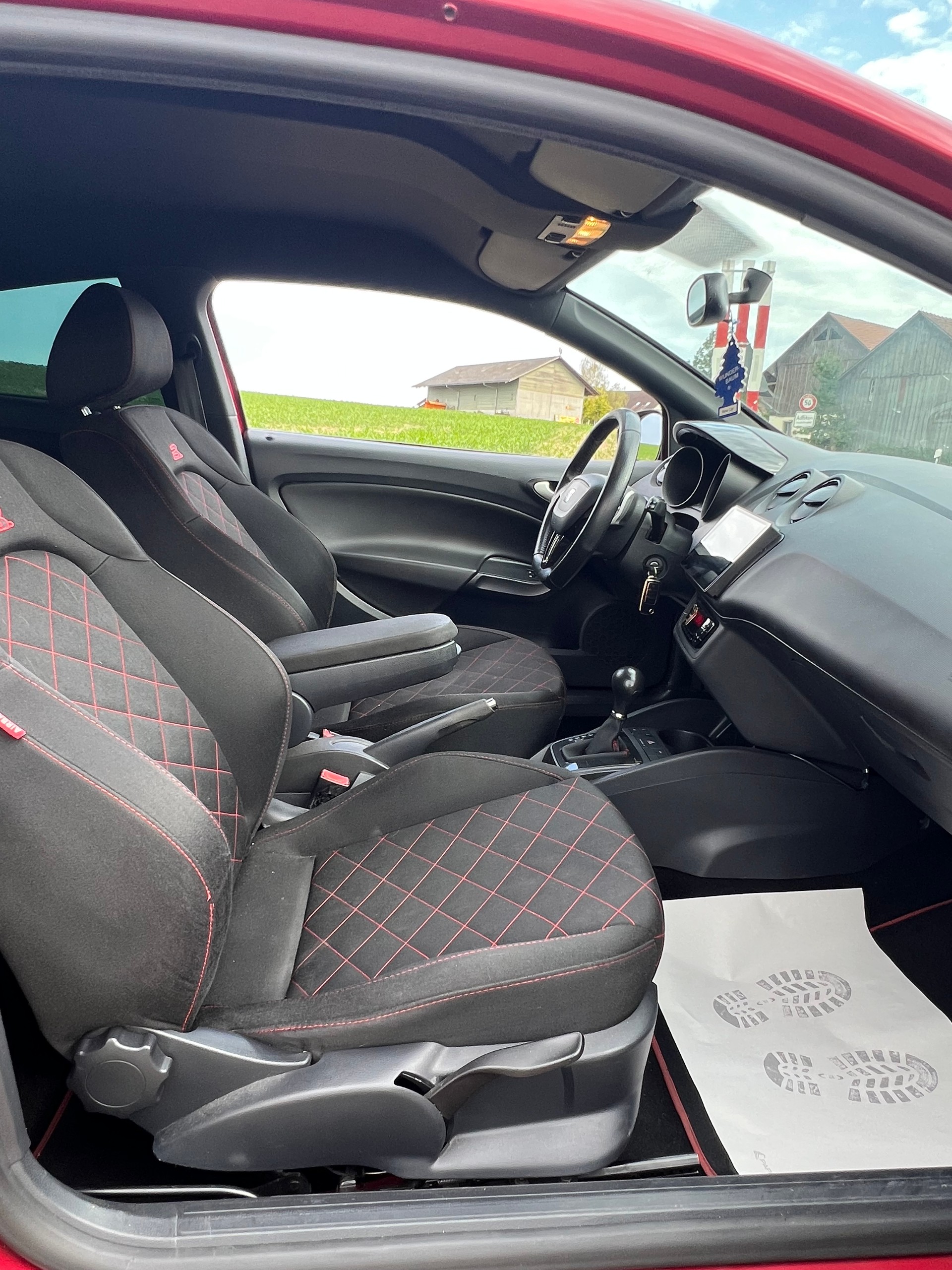 SEAT Ibiza SC 1.4 TSI Cupra DSG-image-10