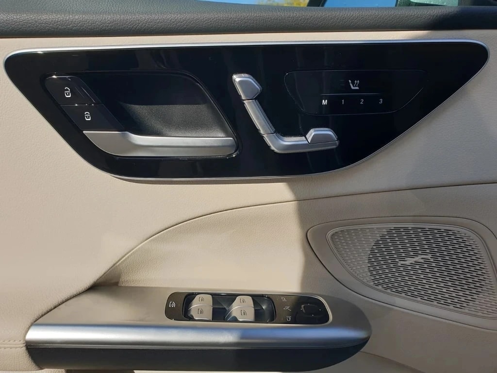 MERCEDES-BENZ C 220 d 4Matic Avantgarde ** 200 PS ** Voll-Leder ** Gr-Navi ** RF-Kamera 360° ** HUD ** Gratis Service Paket bis 100'000km **-image-7